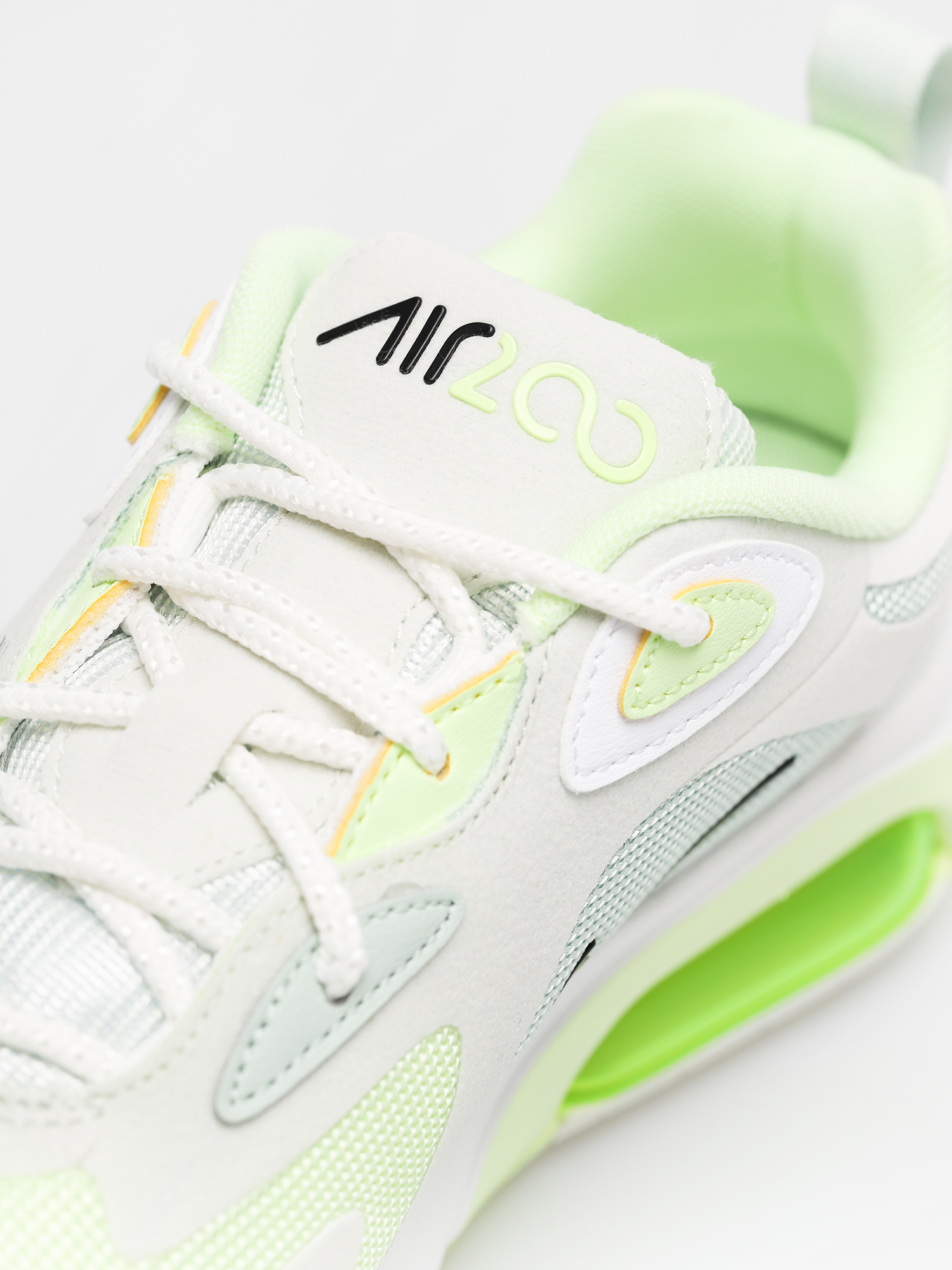 Nike Air Max 200 Shoes Wmn (pistachio frost/black spruce aura)