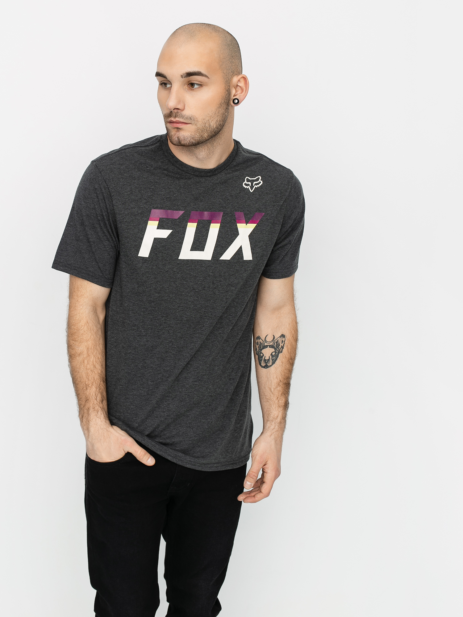 blk t shirt