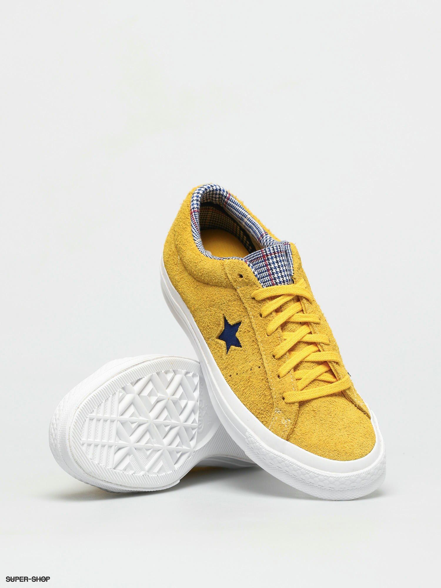 converse one star yellow on feet
