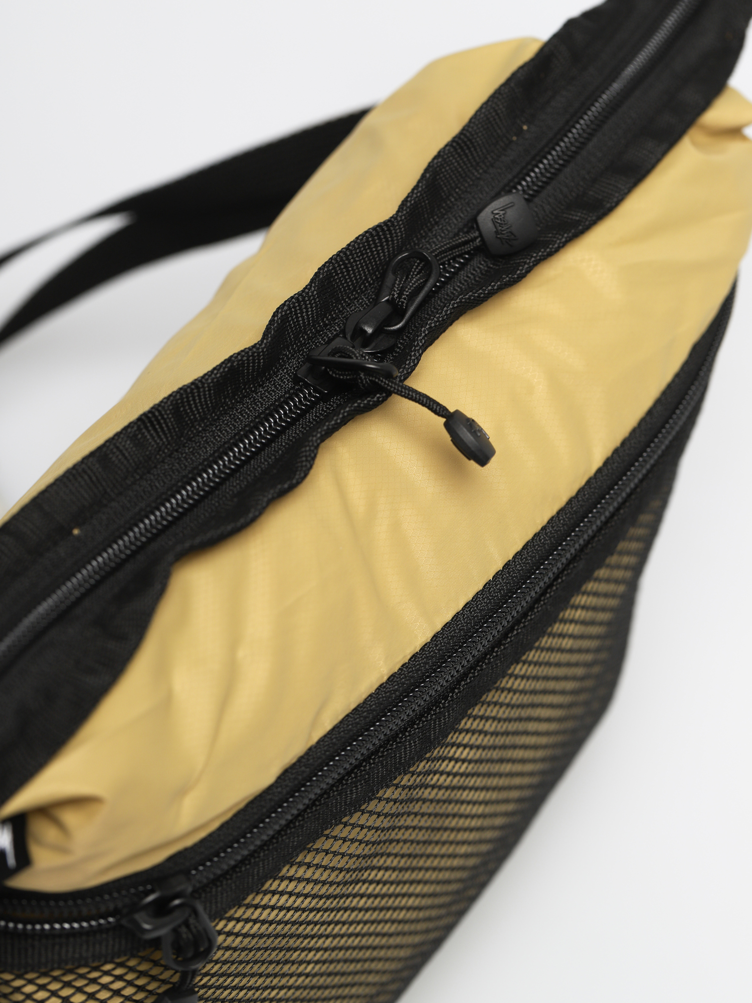 Stussy Light Weight Shoulder Schultertasche Wmn (gold)