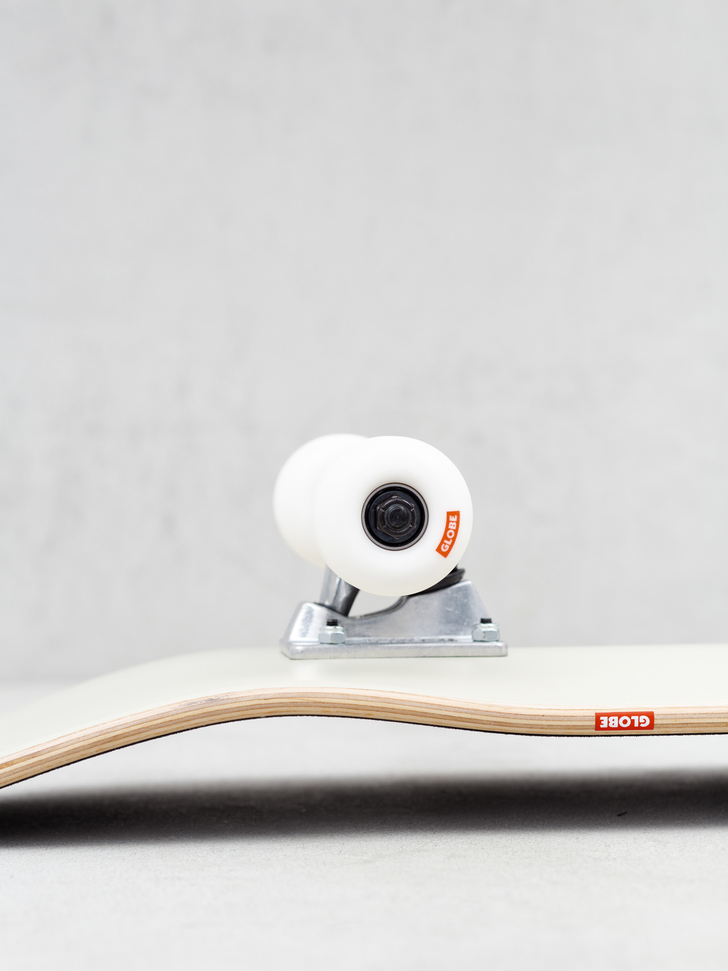 Globe Goodstock Skateboard (off white)