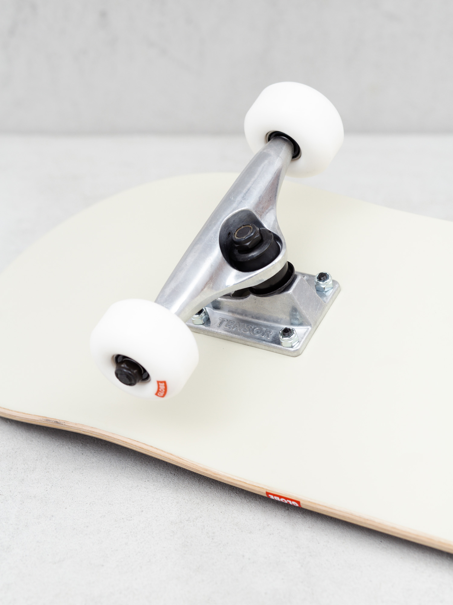 Globe Goodstock Skateboard (off white)