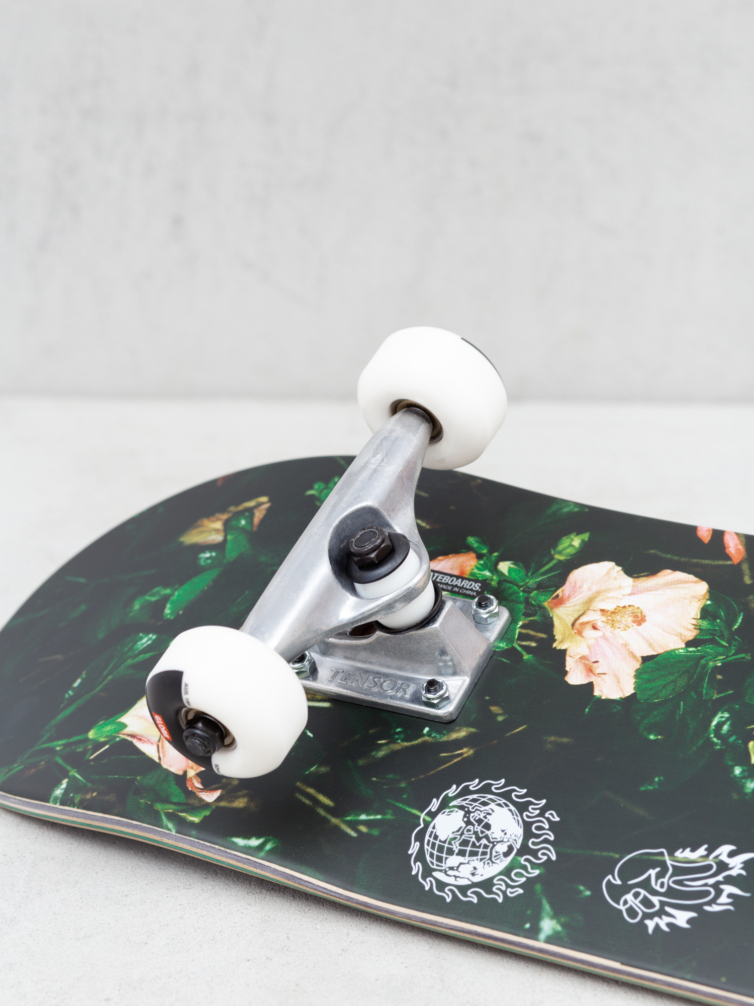 Globe G1 Insignia Skateboard (maple/thornbush)