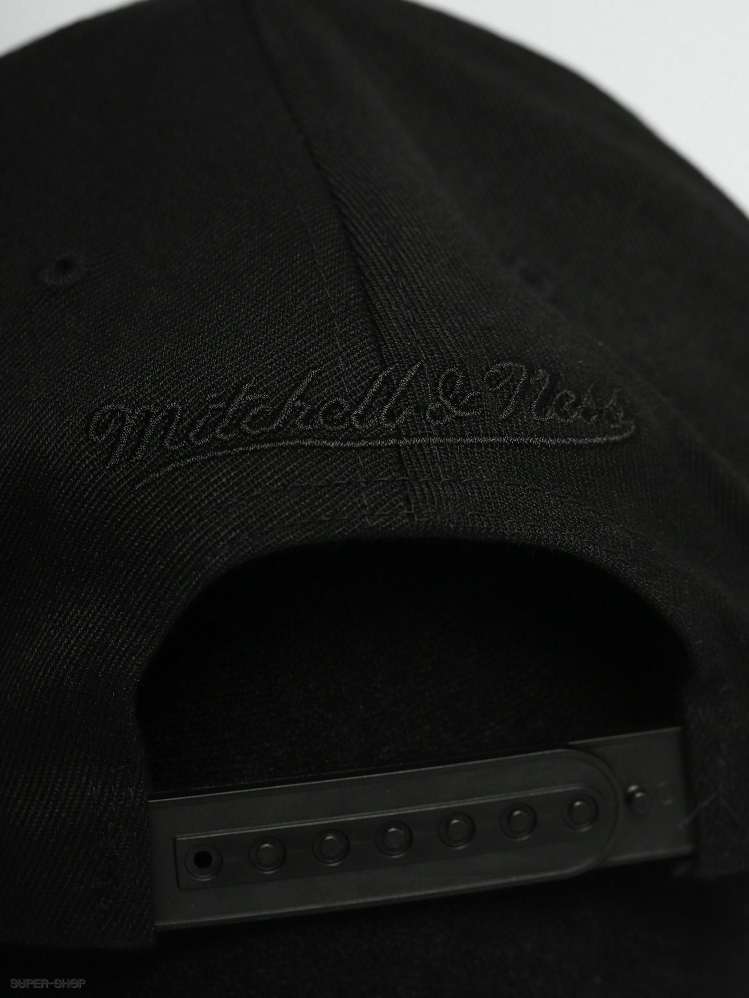 Mitchell & Ness box logo snapback cap in black