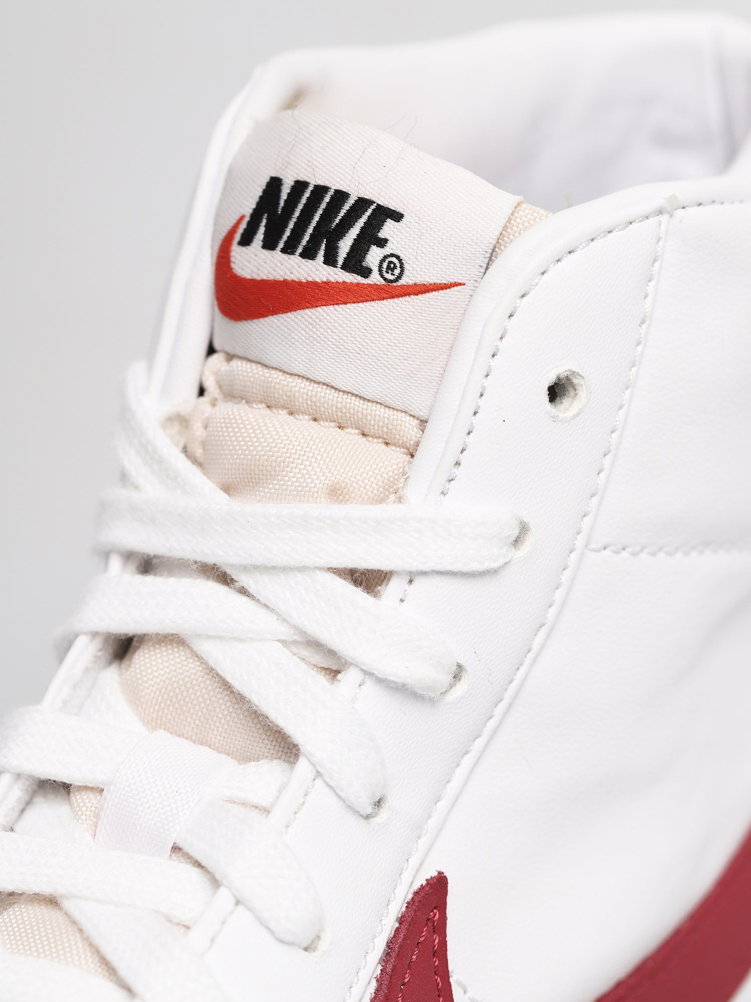 Nike Blazer Mid 77 Vintage Shoes (white/worn brick sail)