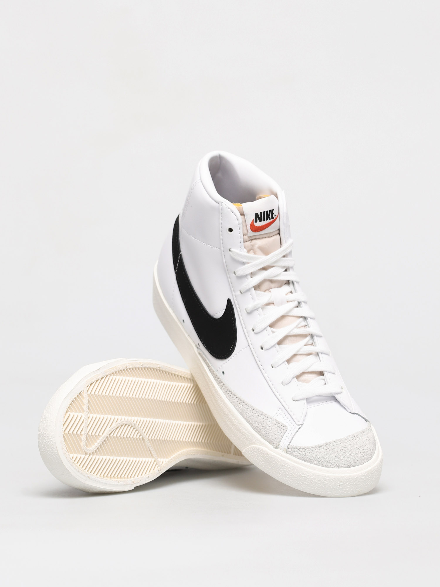 Nike Blazer Mid 77 Vintage Shoes (white/black)