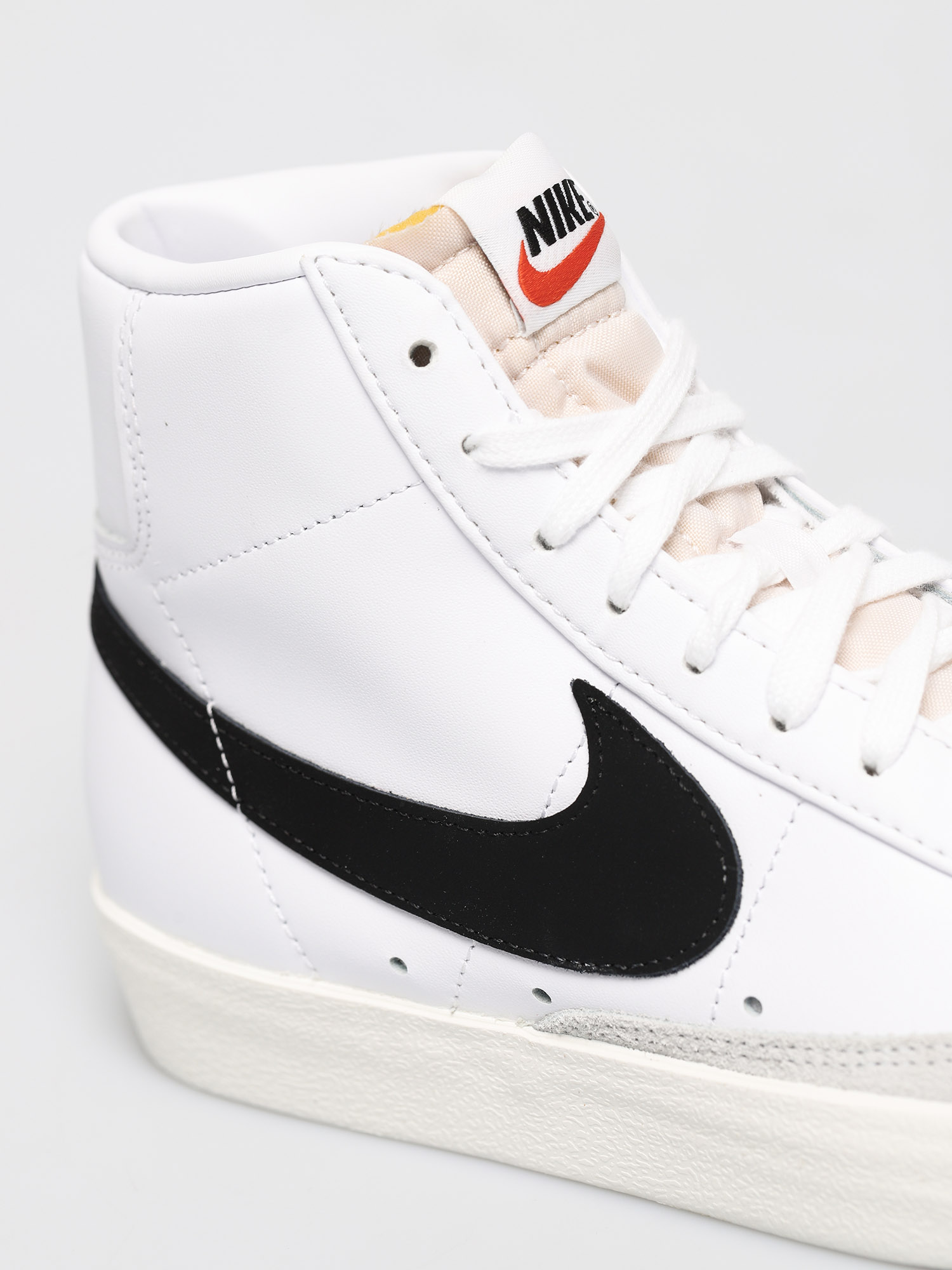 Nike Blazer Mid 77 Vintage Shoes (white/black)