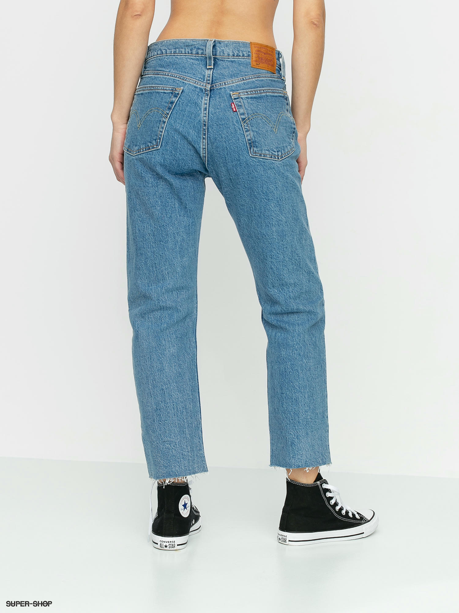 denim light wash levi's jeans