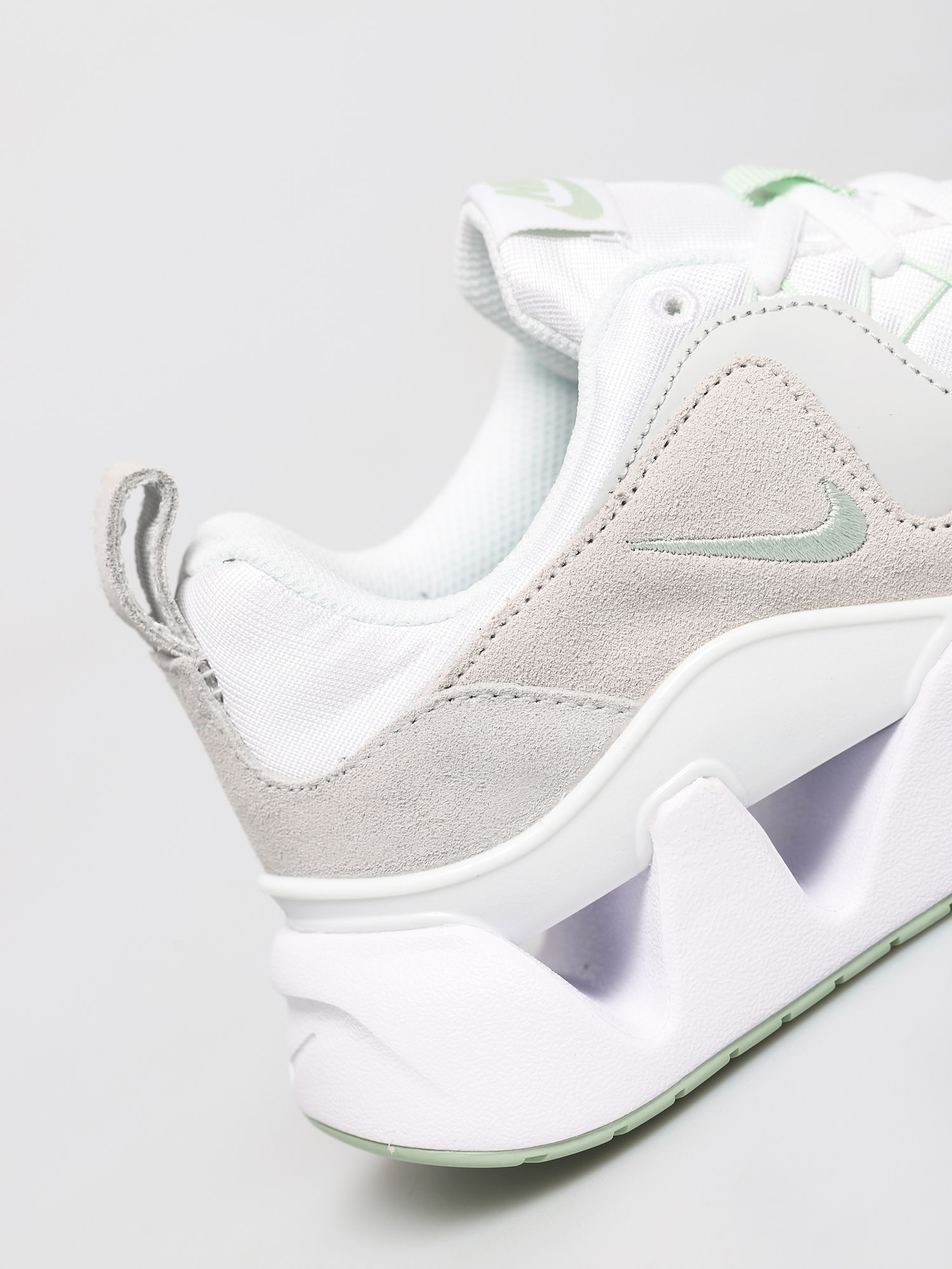 Nike RYZ 365 Shoes Wmn (white/pistachio frost photon dust black)