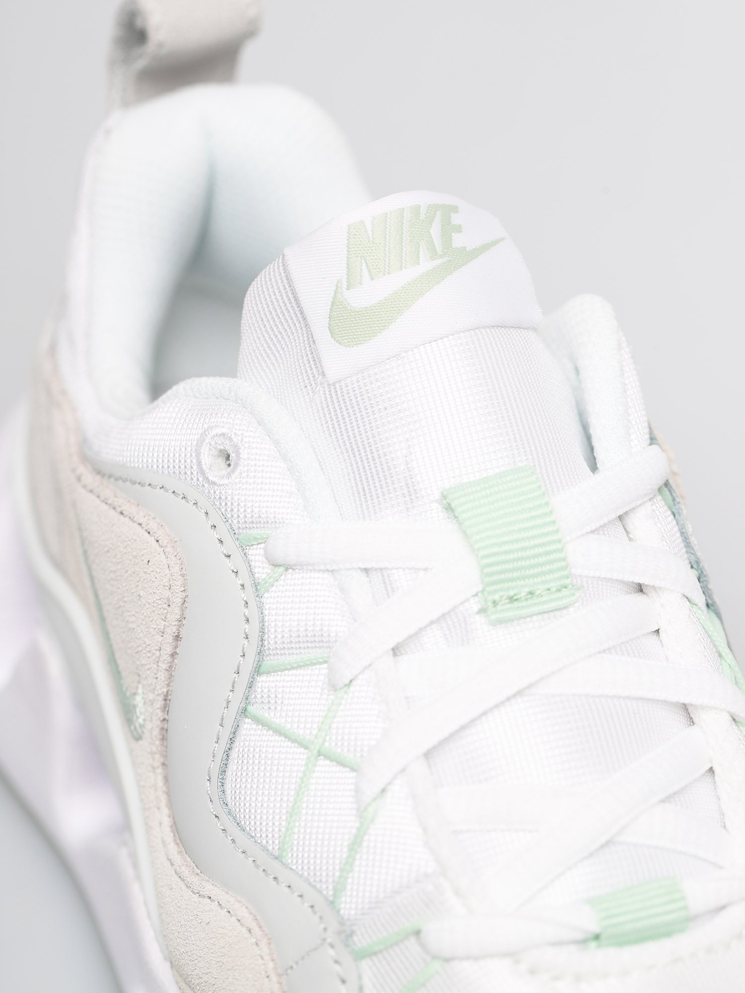 Nike RYZ 365 Shoes Wmn (white/pistachio frost photon dust black)