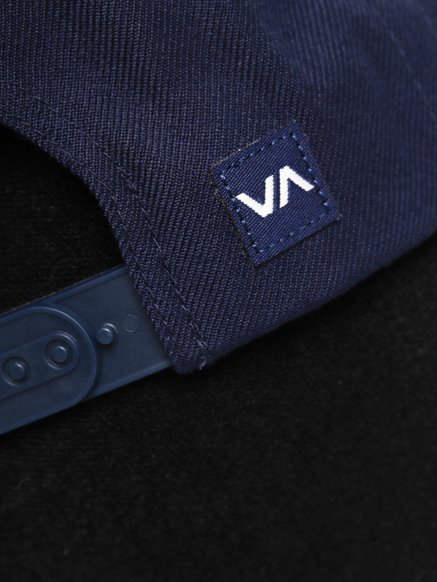 RVCA Strokes Snapback ZD Cap (navy)