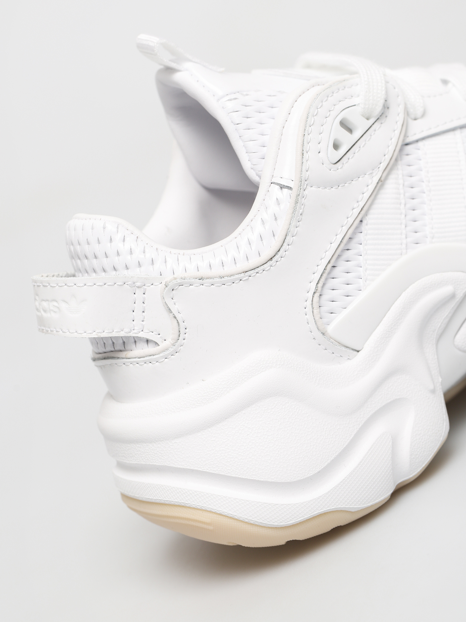 adidas Originals Magmur Runner Shoes Wmn (ftwr white/ftwr white/core black)