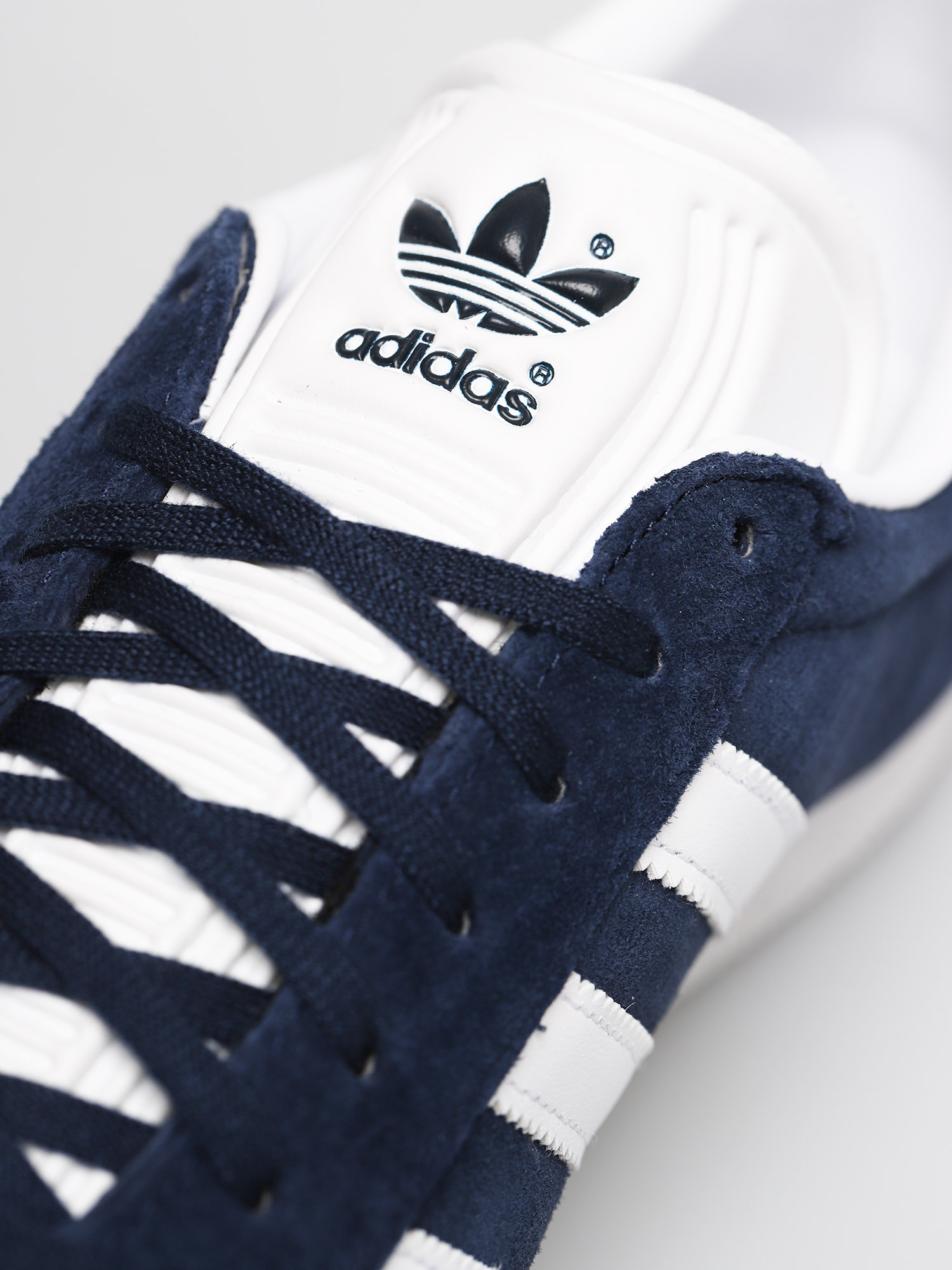 adidas Originals Gazelle Shoes (collegiate navy/white/gold met)