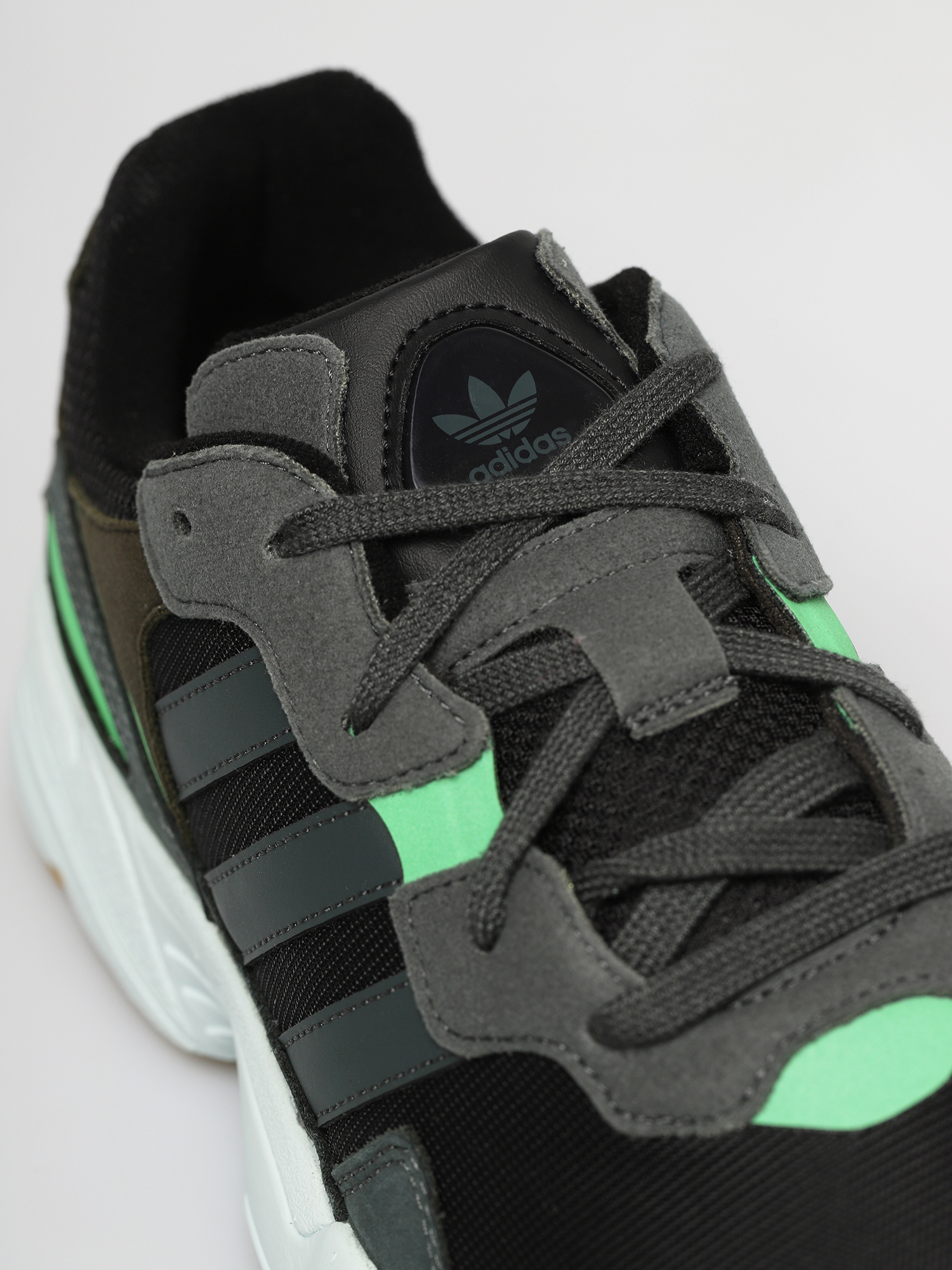 adidas Originals Yung 96 Schuhe (cblack/legivy/rawoch)