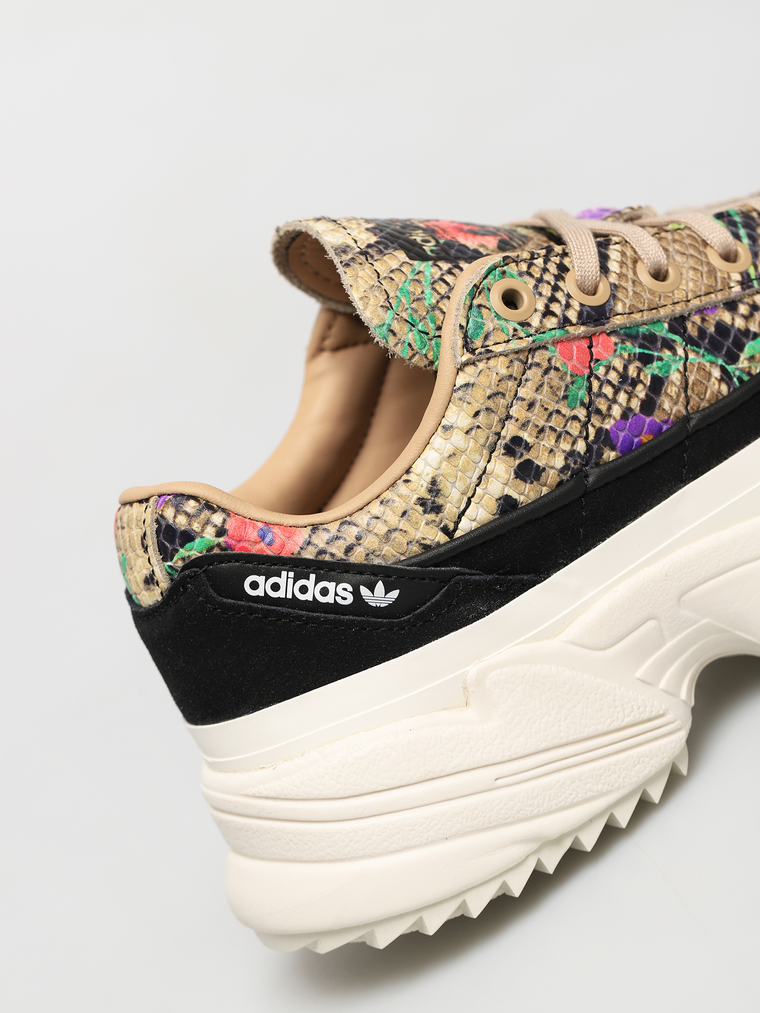 adidas Originals Kiellor Shoes Wmn (st pale nude/core black)