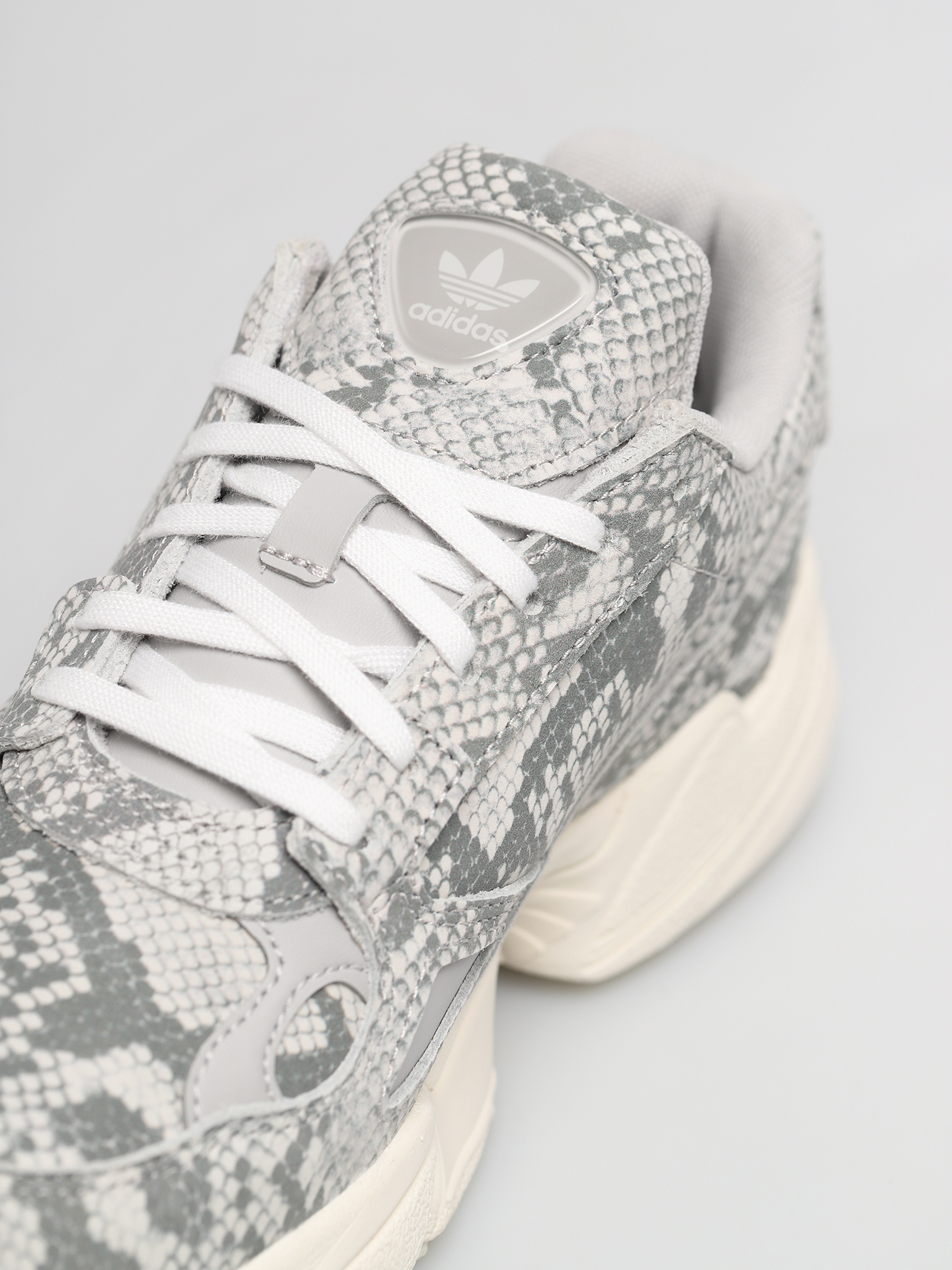 adidas Originals Falcon Shoes Wmn - grey (owhite/gretwo/ftwwht)