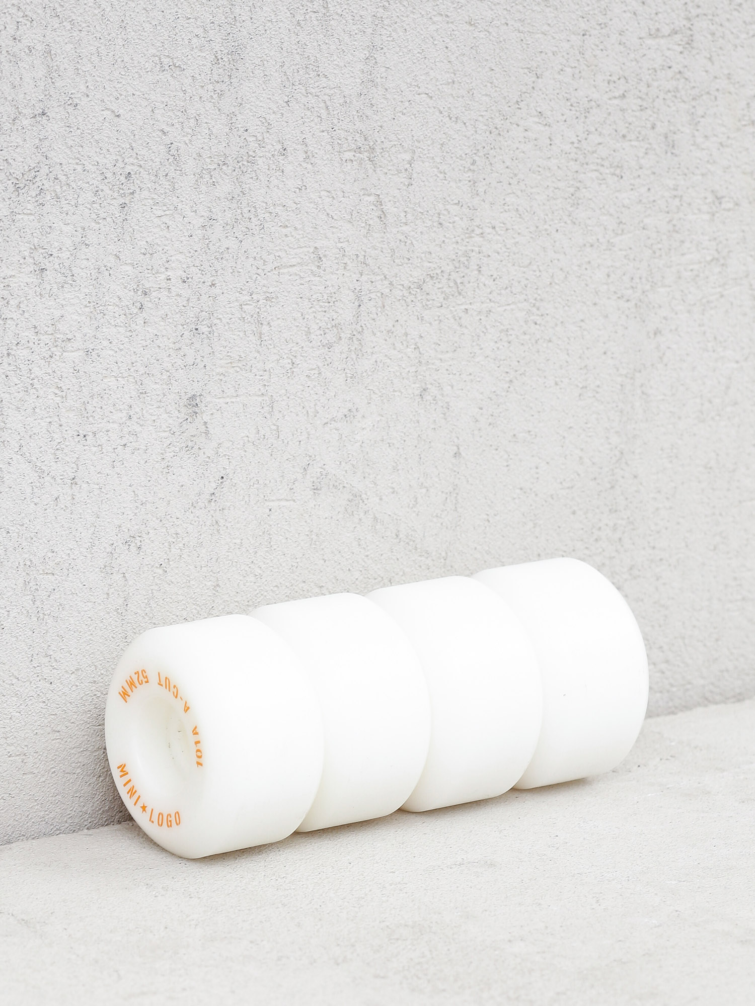 Minilogo A Cut 2 Wheels (white)