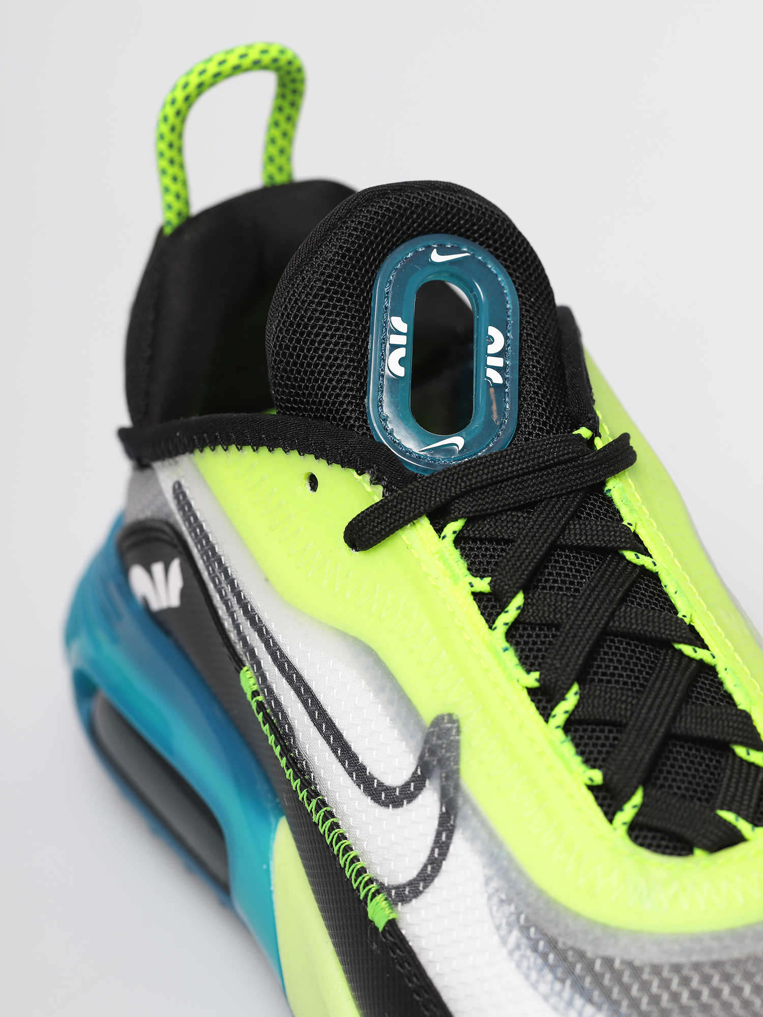 Nike Air Max 2090 Shoes Wmn (white/black volt valerian blue)