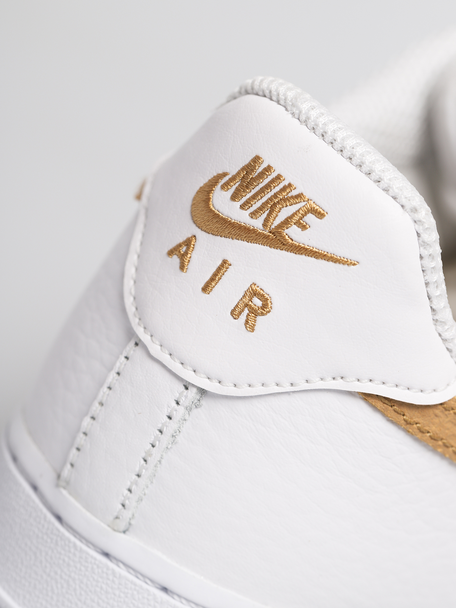 Nike Air Force 1 Lv8 Shoes (white/club gold white)
