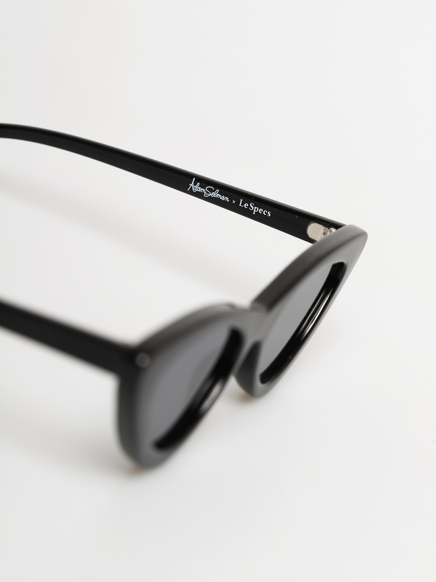 Le Specs X Adam Selman The Last Lolita Sunglasses (black)