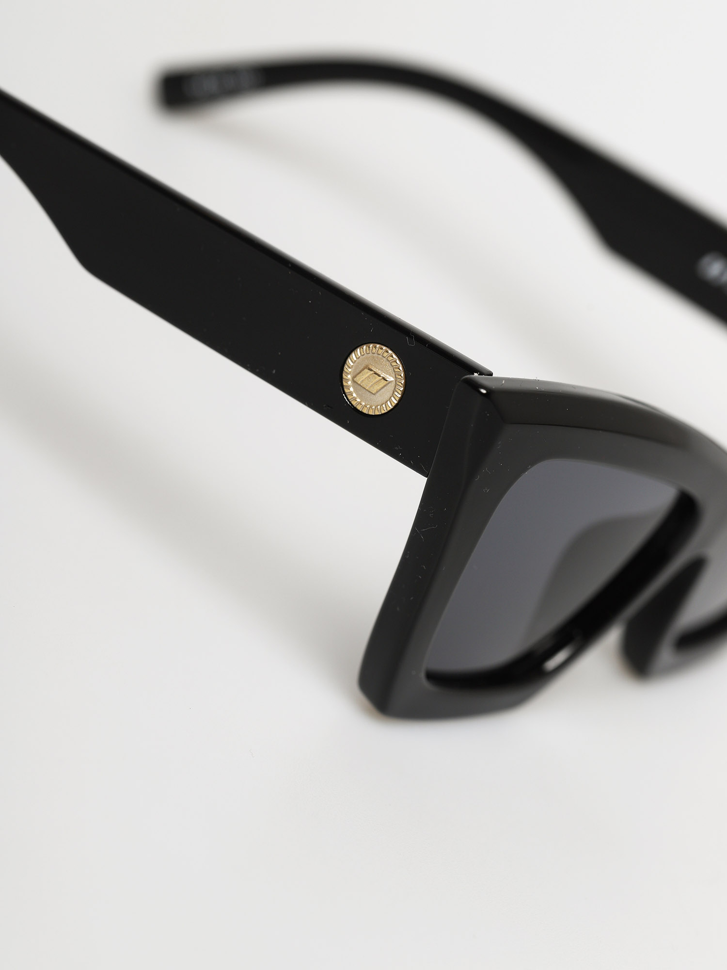 Le Specs Hathor Alt Fit Sunglasses (blacksmoke mono)