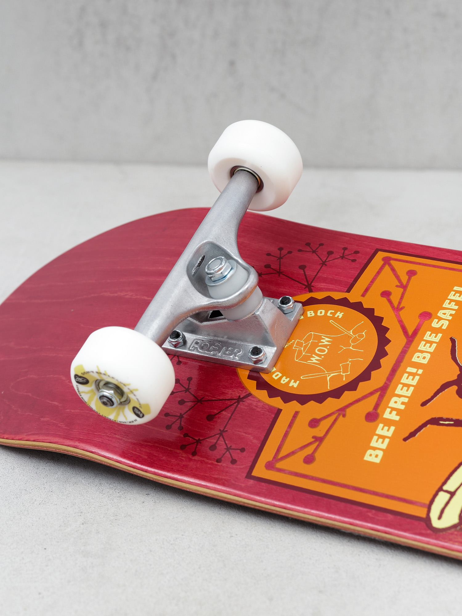 Mob Skateboards Bee Skateboard (red)