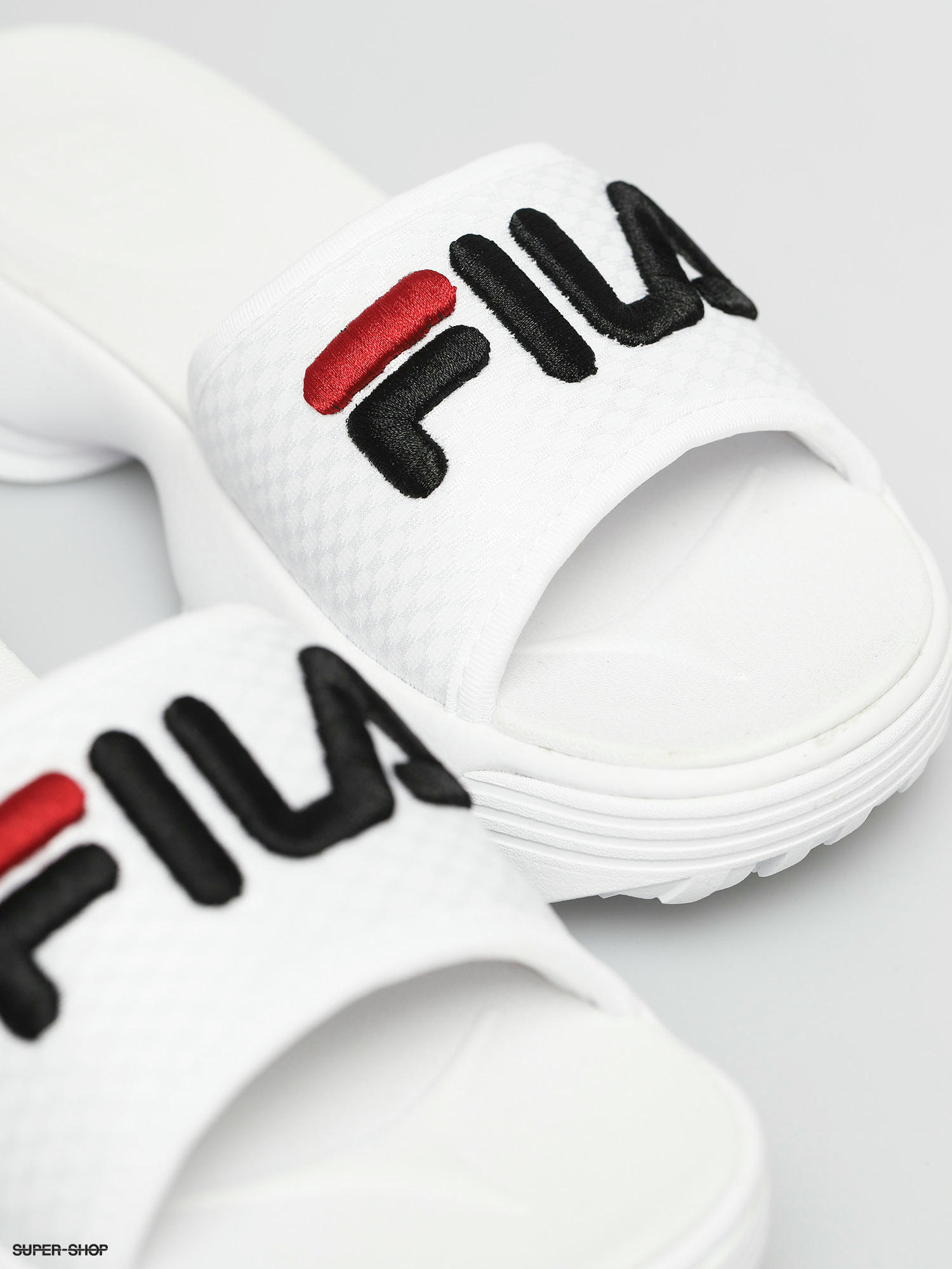 Fila hotsell disruptor slipper