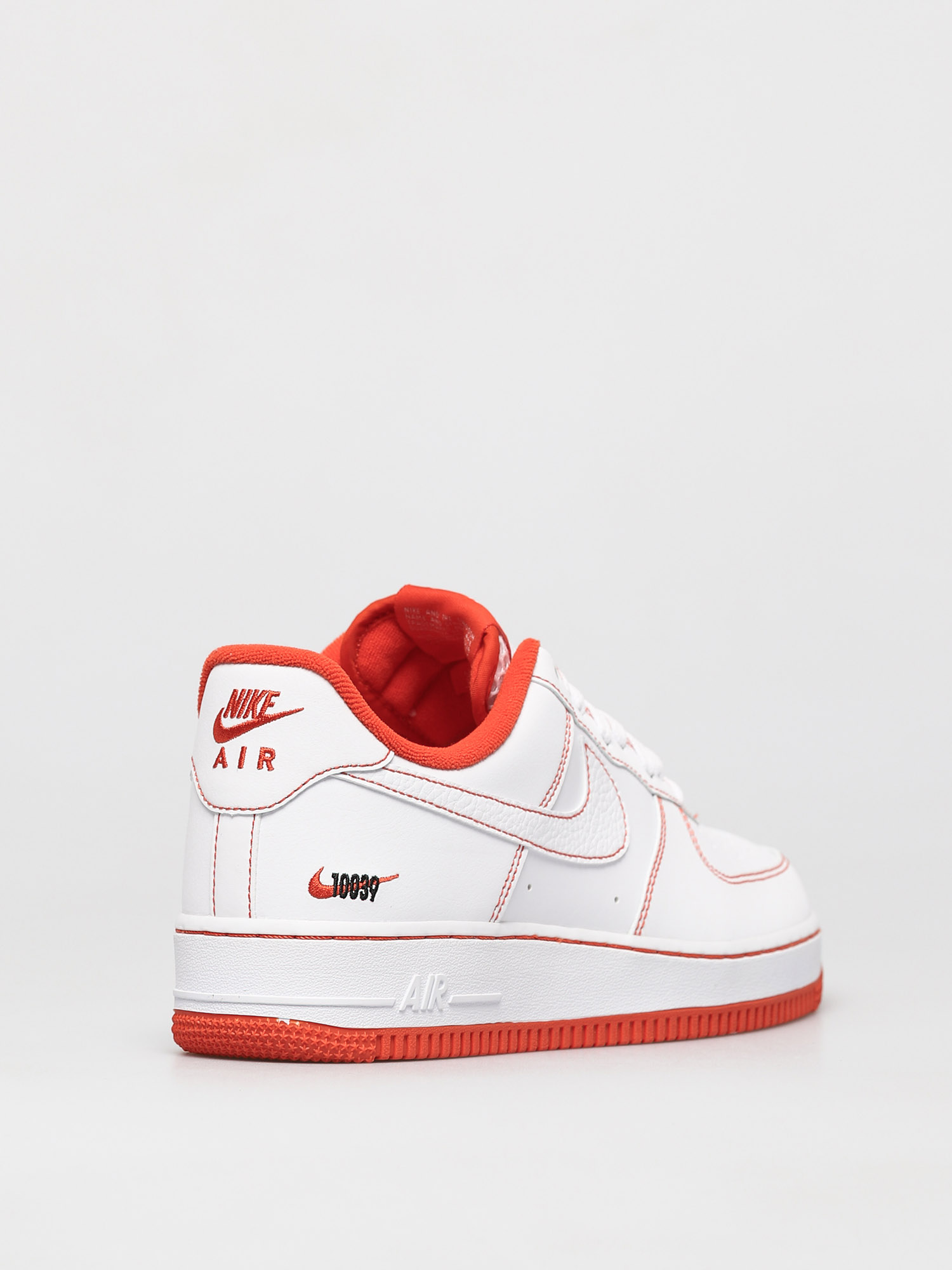 Nike Air Force 1 07 LV8 4 sneakers in white | RunRepeat
