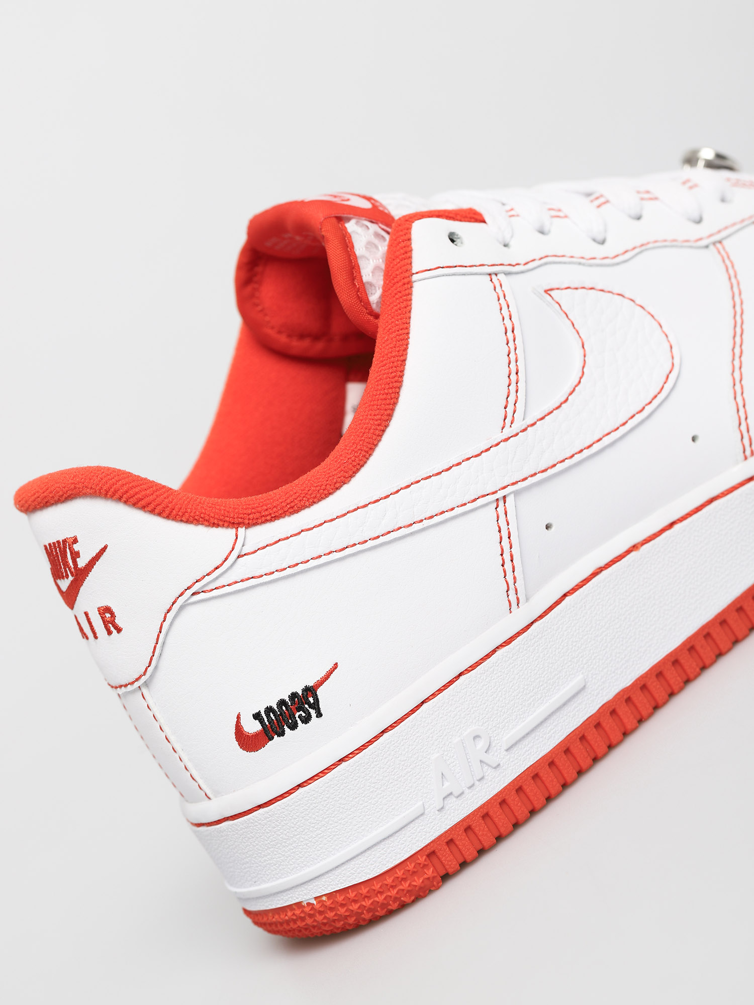 Nike Air Force 1 07 Lv8 Shoes (white/team orange black)