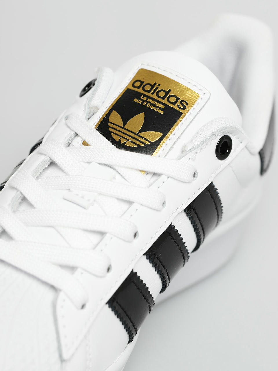 adidas Originals Superstar Bold Shoes Wmn (ftwwht/cblack/goldmt)