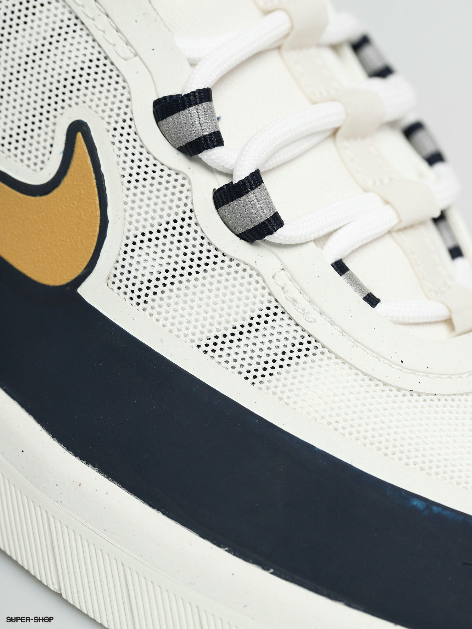 Nike SB Nyjah Free 2 0 Shoes (obsidian/club gold white ...