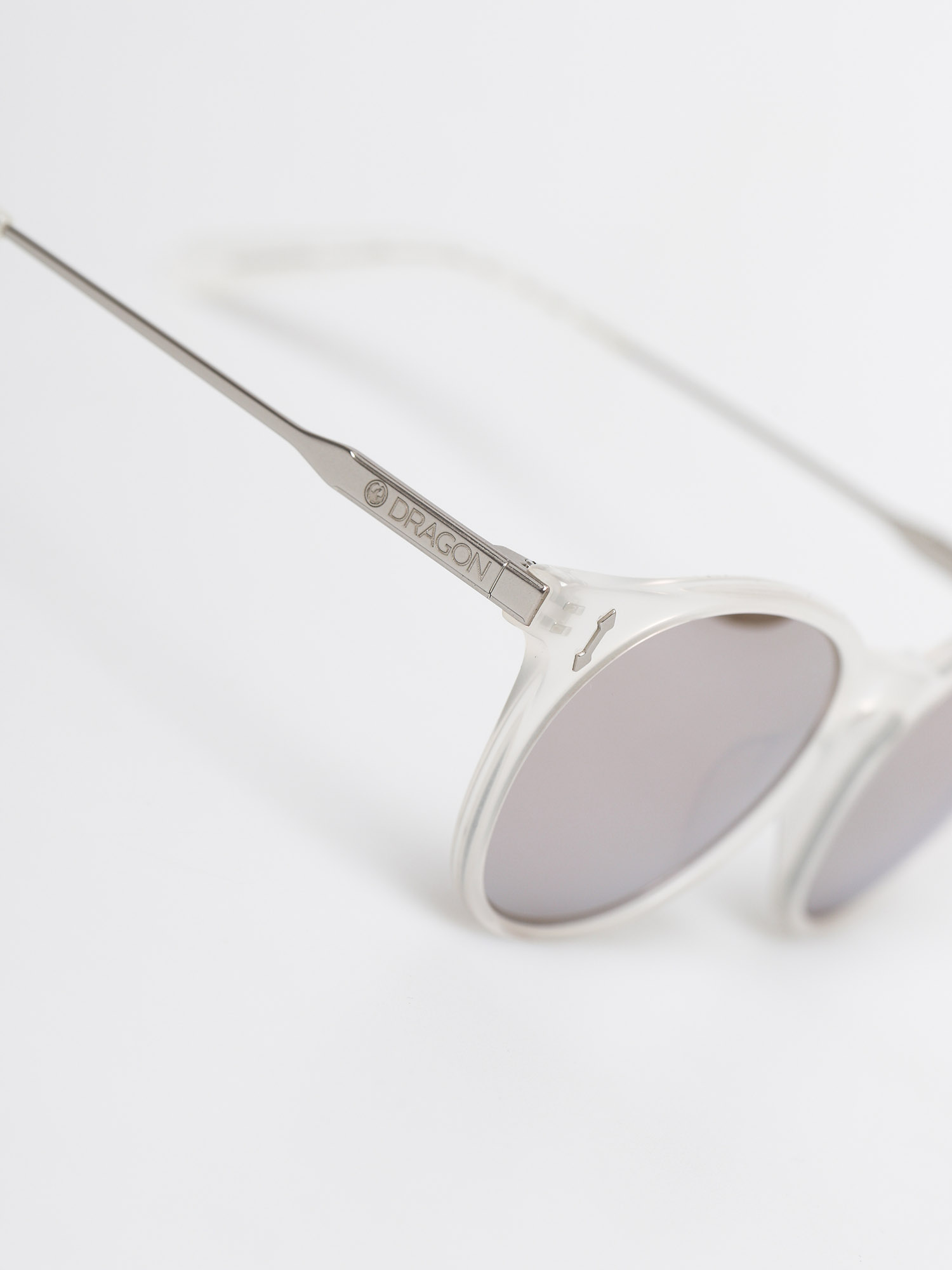 Dragon Hype Sunglasses (milky crystal/ll silver ion)