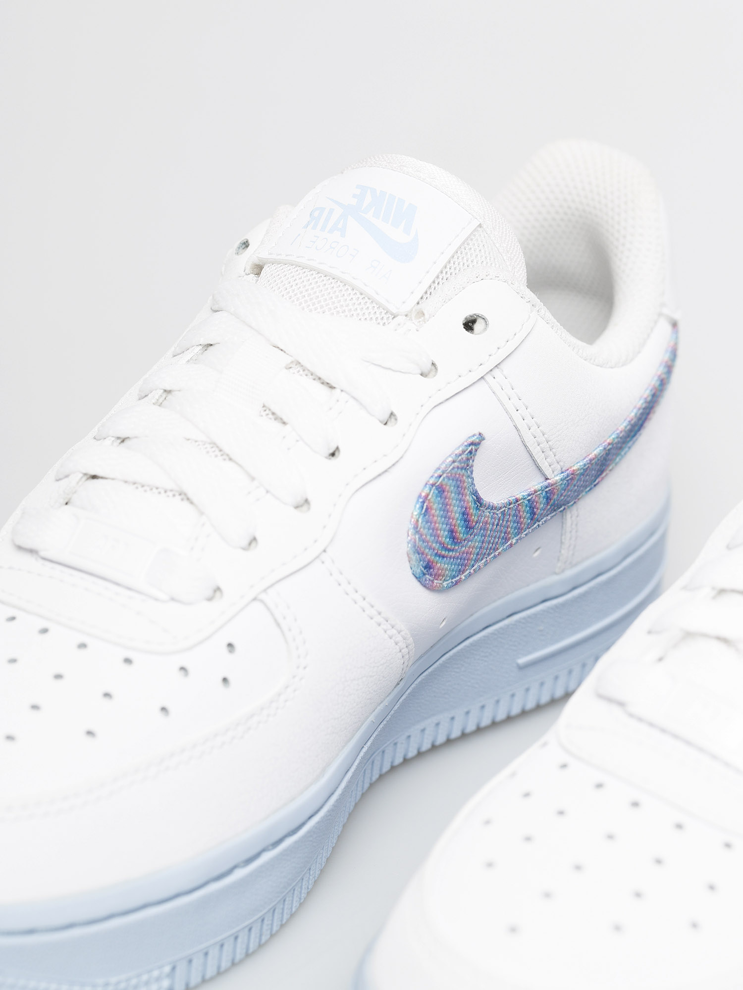 Nike Air Force 1 07 Schuhe Wmn (white/hydrogen blue laser blue)