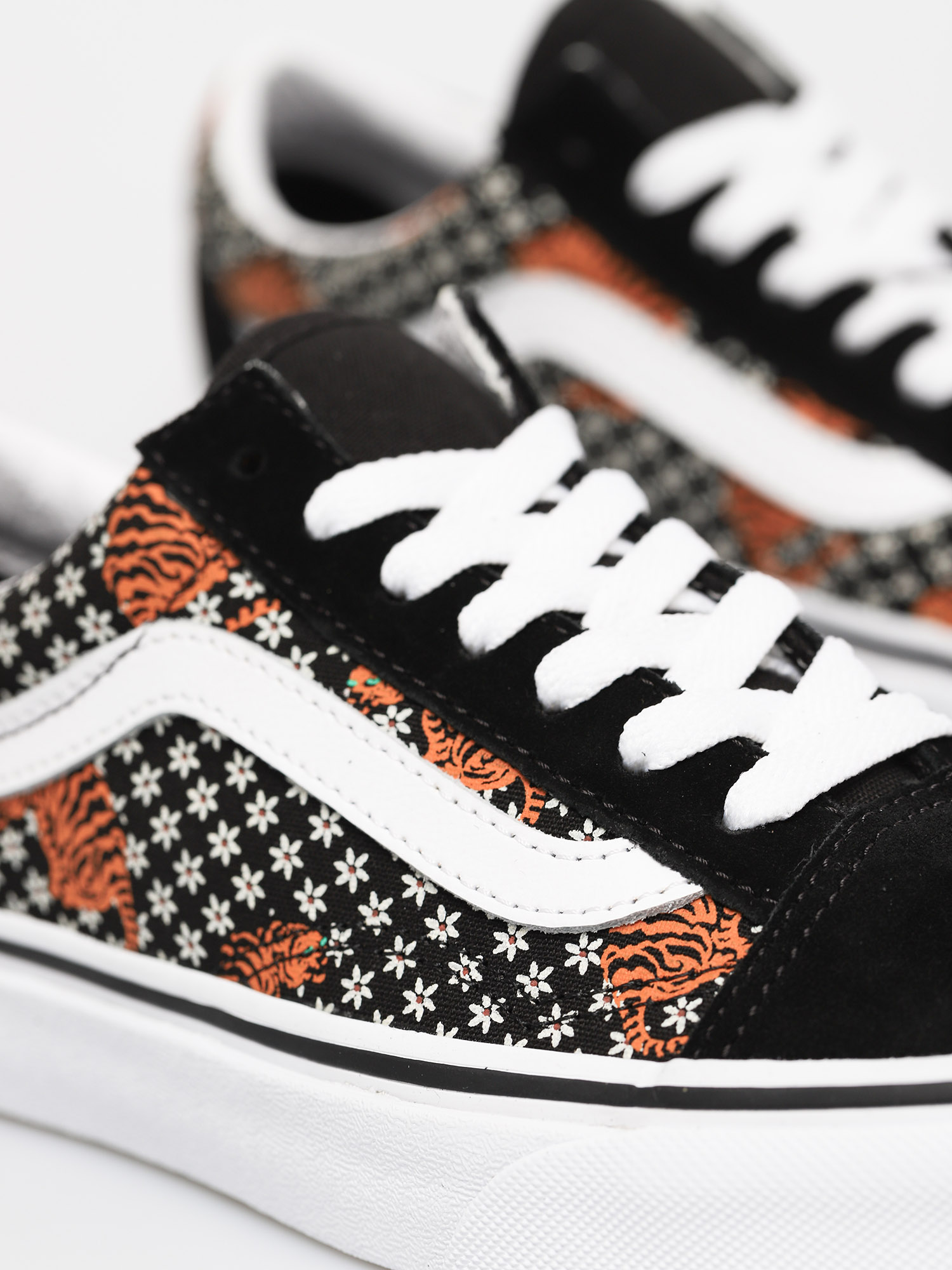 Vans Old Skool Shoes (tiger floral/black/true white)
