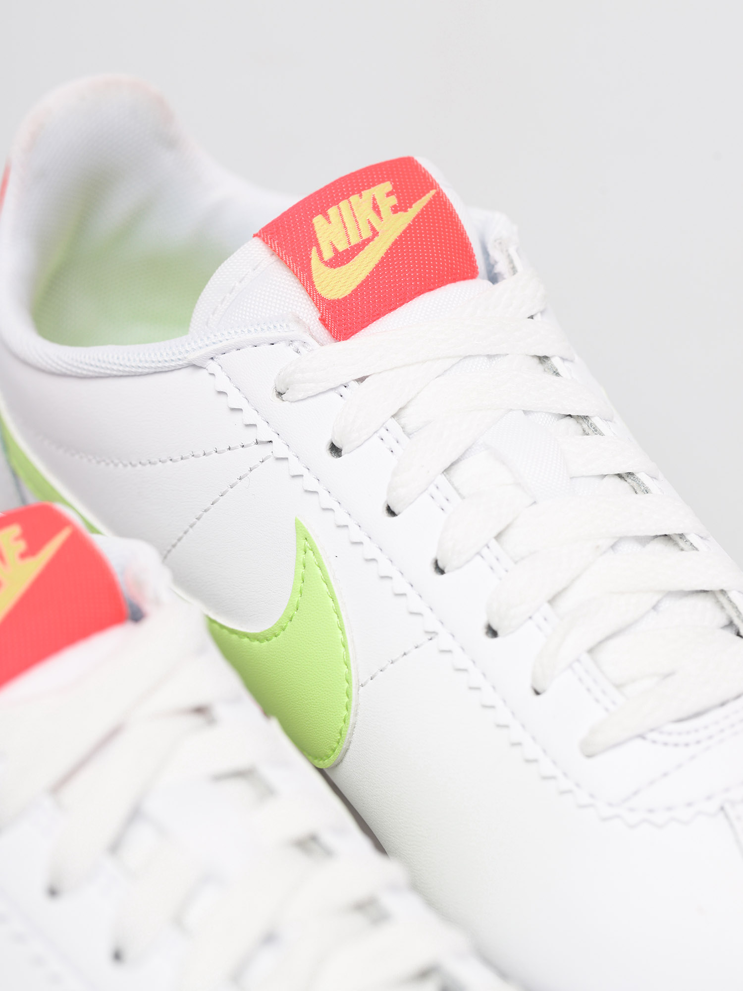 Nike Classic Cortez Schuhe Wmn (white/barely volt flash crimson)