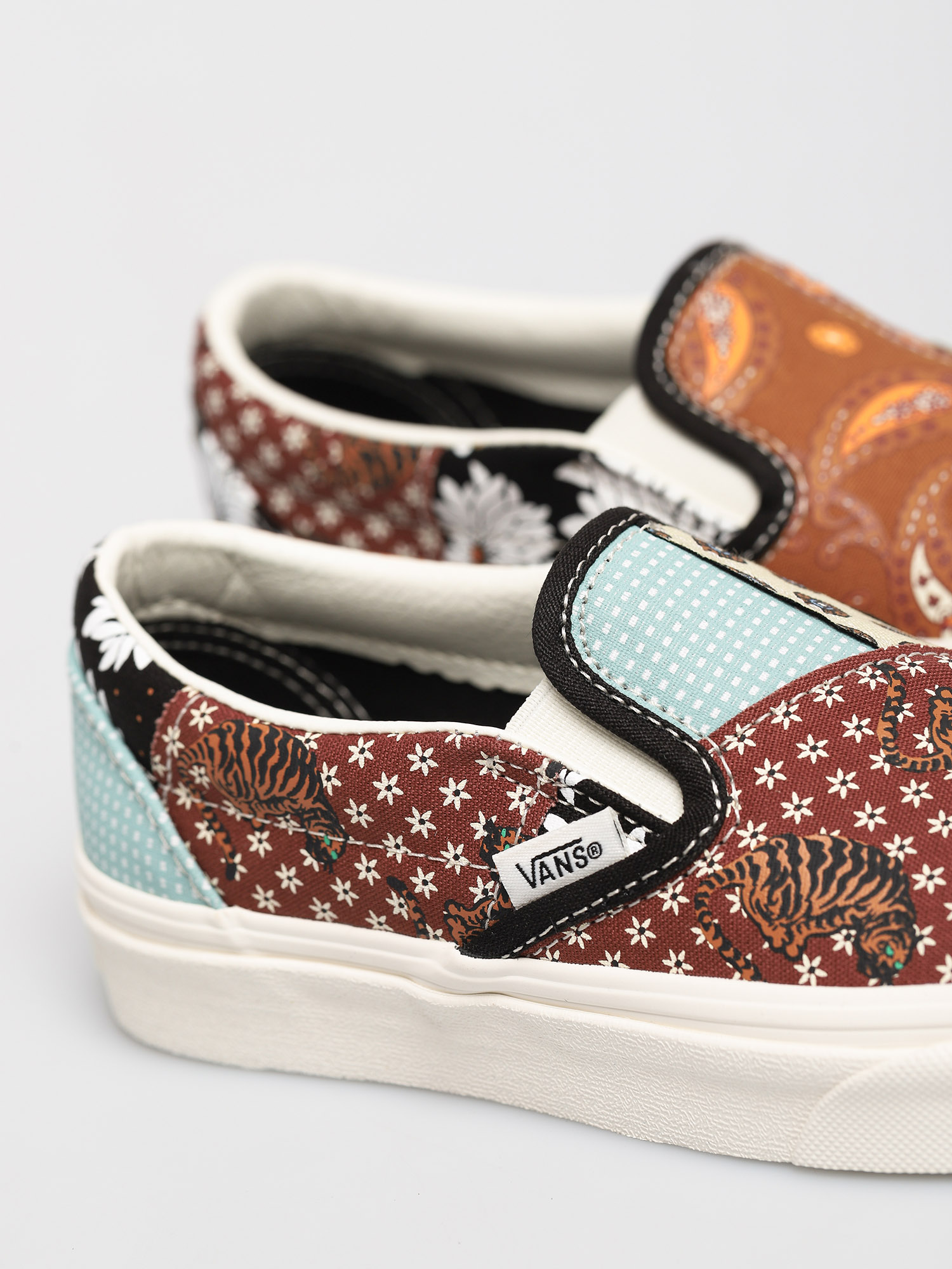 Vans Classic Slip On Shoes (tiger patchwork/blktrwht)