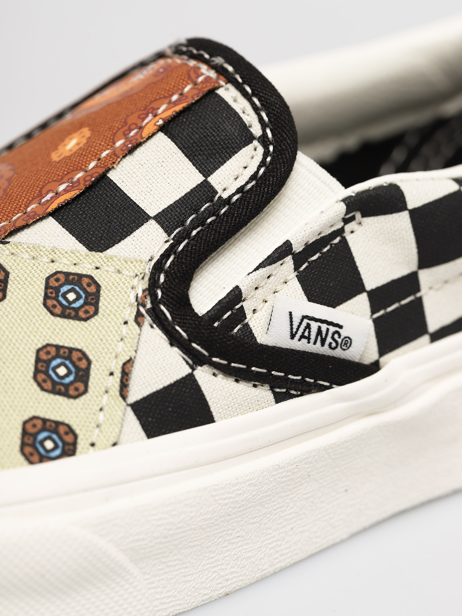 Vans Classic Slip On Shoes (tiger patchwork/blktrwht)