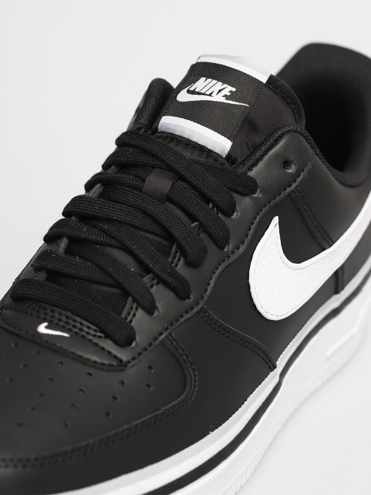 Nike Air Force 1 07 Lv8 Schuhe (black/white wolf grey)