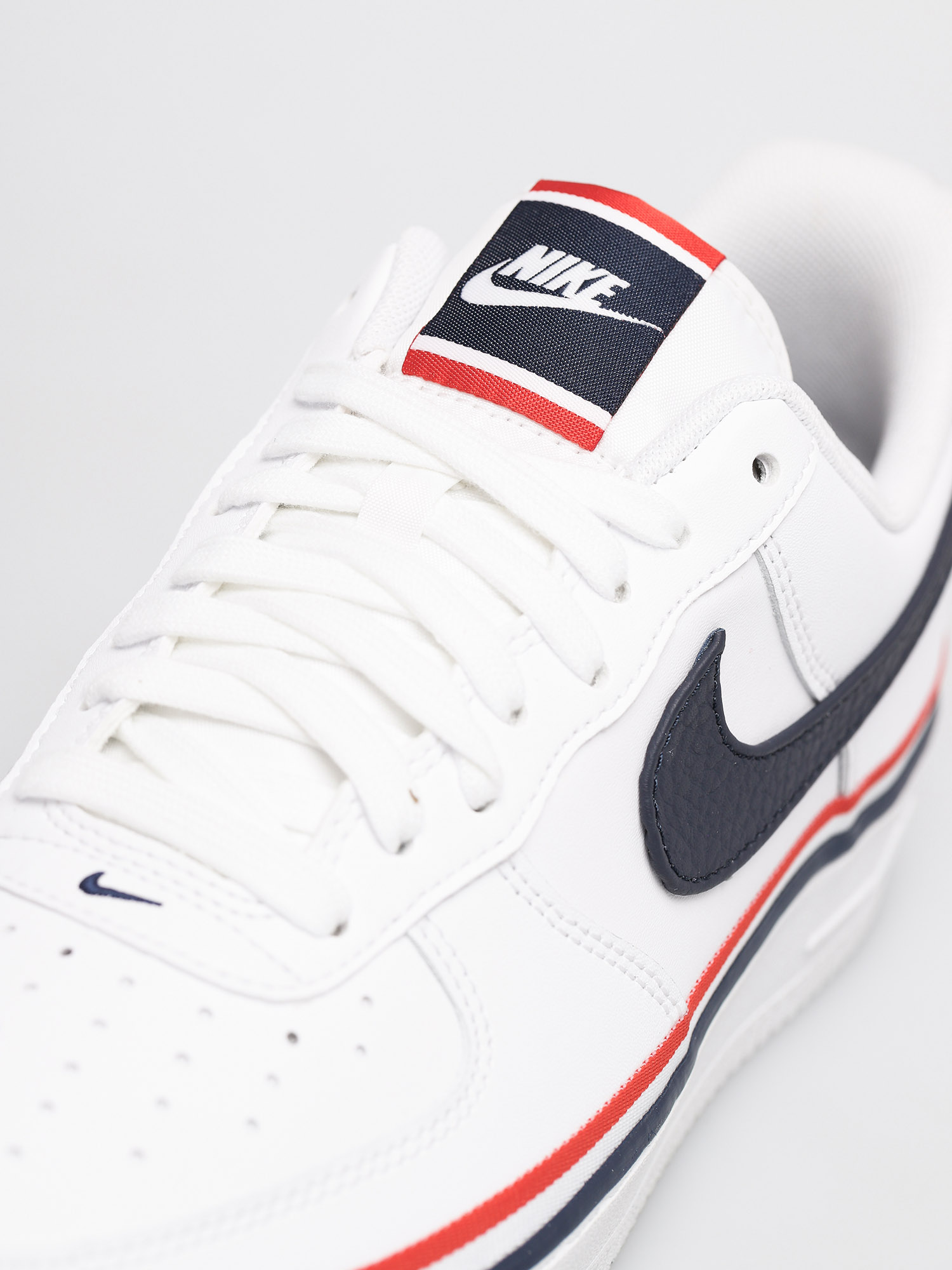 Nike Air Force 1 07 Lv8 Schuhe (white/obsidian habanero red)