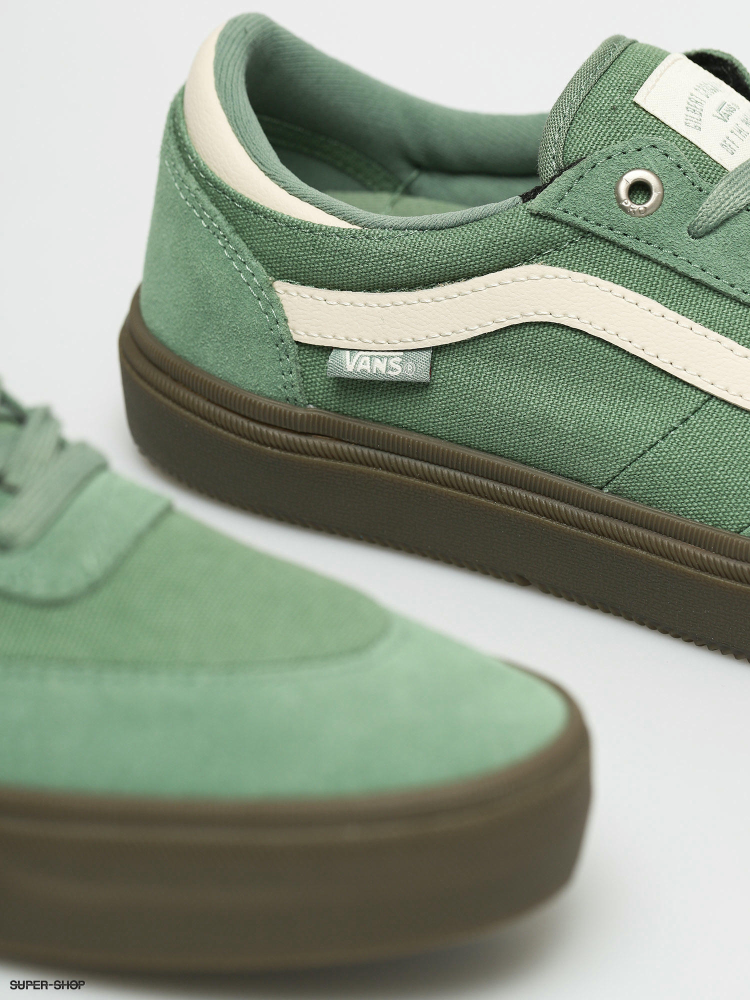 vans gilbert crockett 2 pro dark gum hedge green