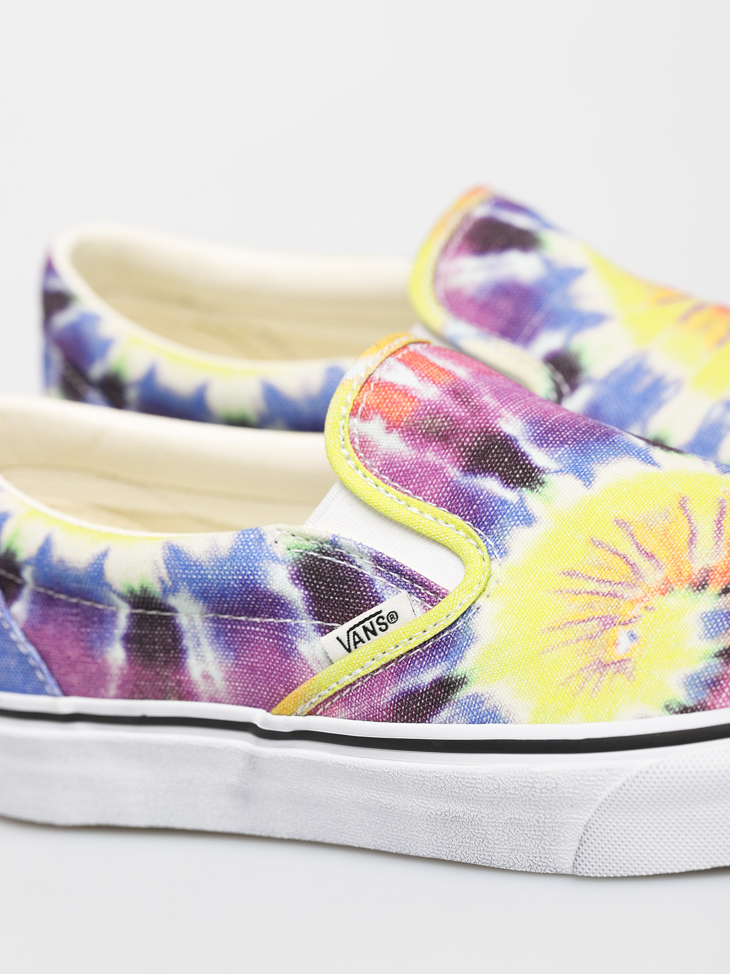Vans Classic Slip On Shoes (washed/tie dye/true wht)