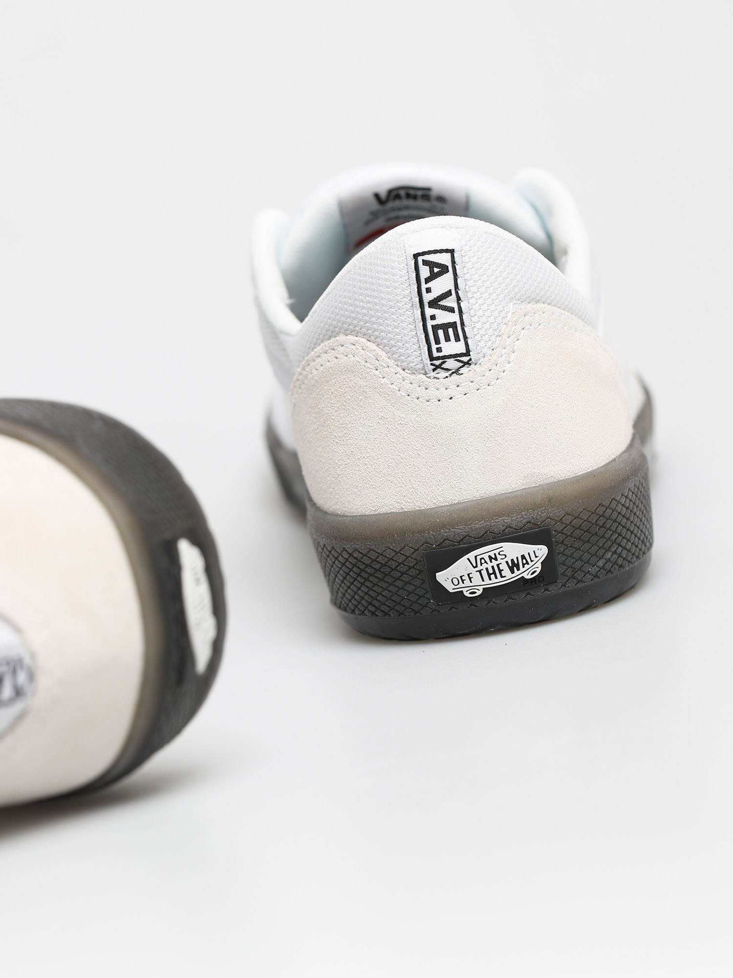 Vans Ave Pro Schuhe (white/smoke)