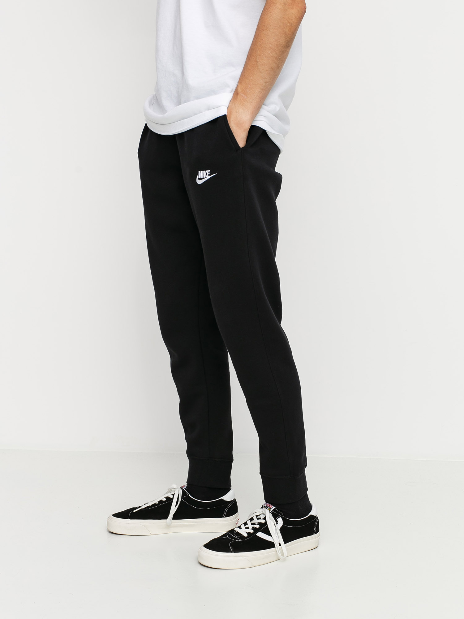 Nike Club Jogger Hose (black/black/white)
