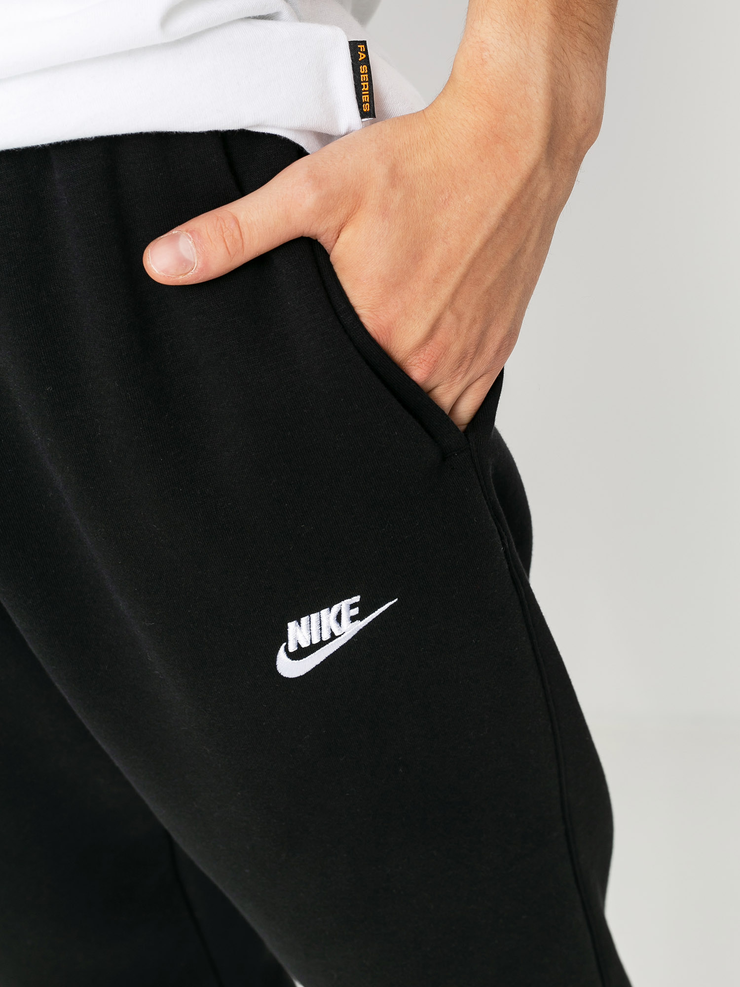 Nike Club Jogger Hose (black/black/white)