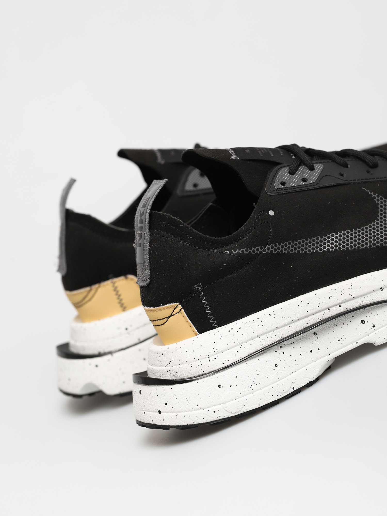 Nike Air Zoom Type Shoes (black/dark grey canvas hyper pink)