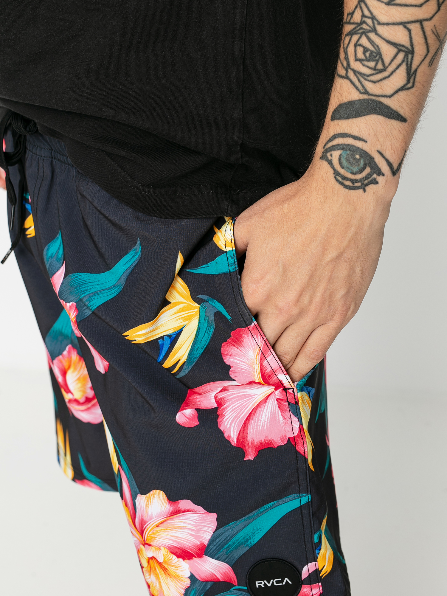 RVCA Va Elastic Shorts (black multi)