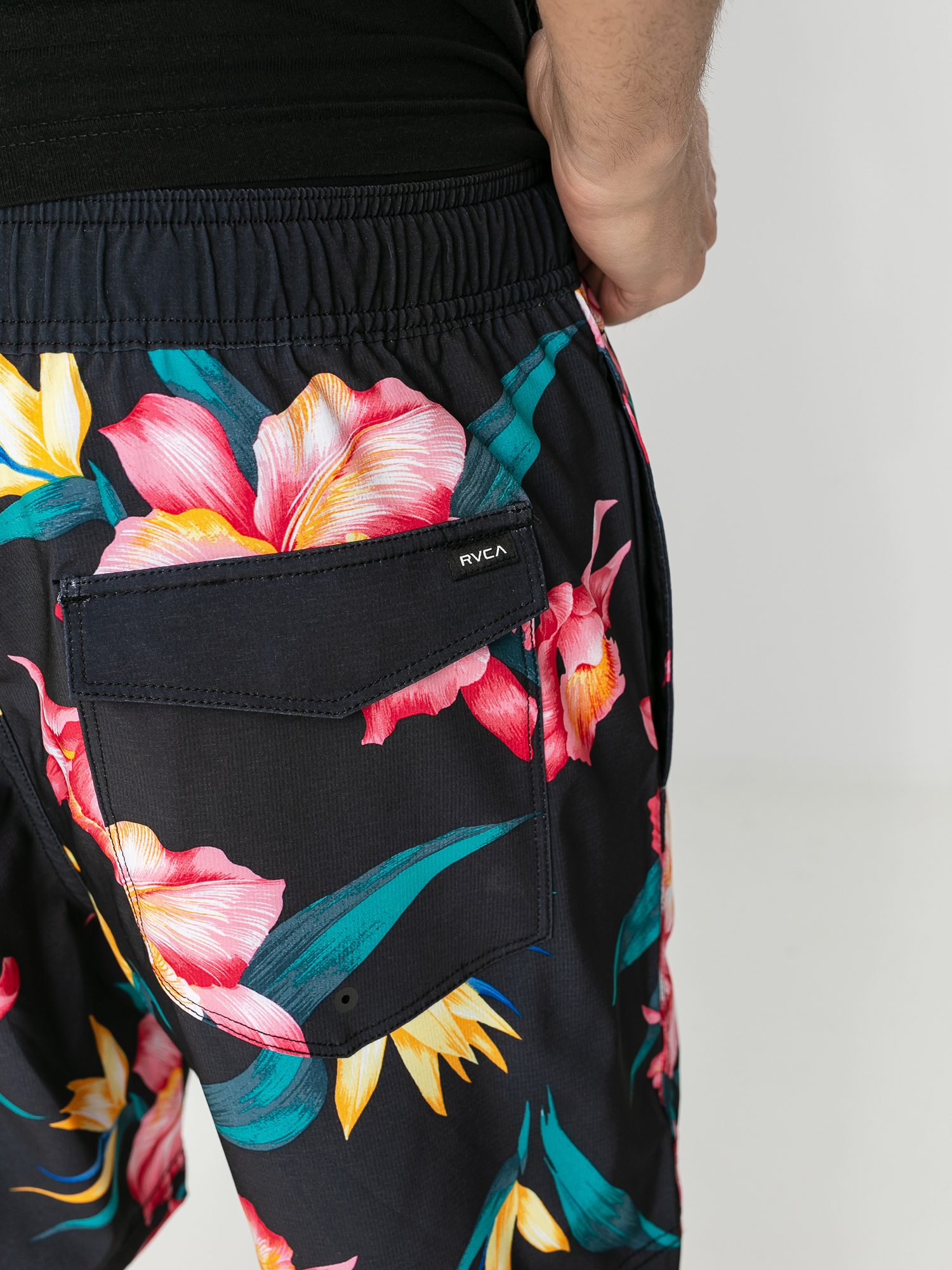 RVCA Va Elastic Shorts (black multi)