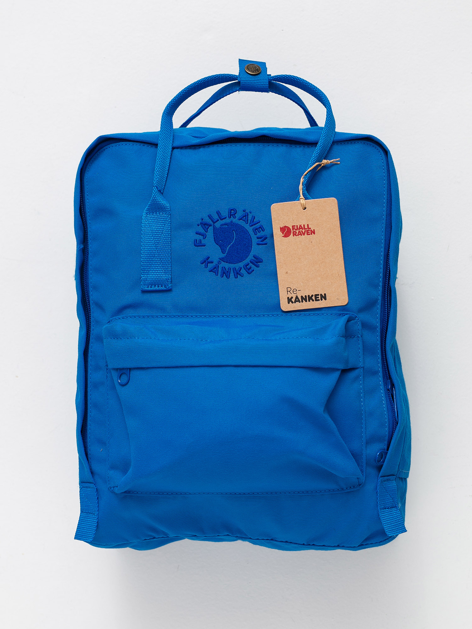 fjllrven re knken backpack Fjallraven Re-Kanken There are also two flat side pockets and a zippered pocket on the front Fjallraven Re-Kanken Backpack - blue