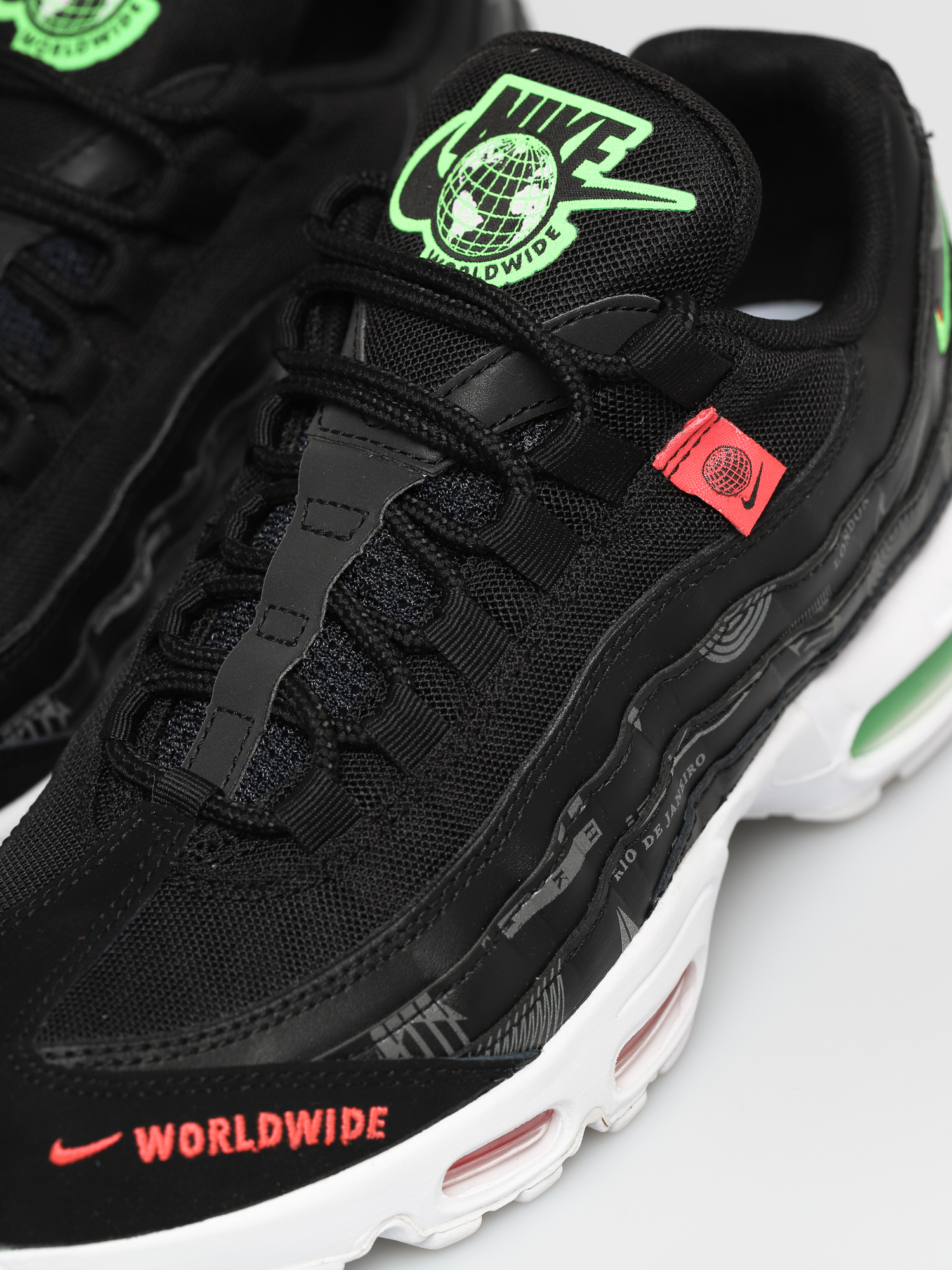 air max 95 se black flash crimson