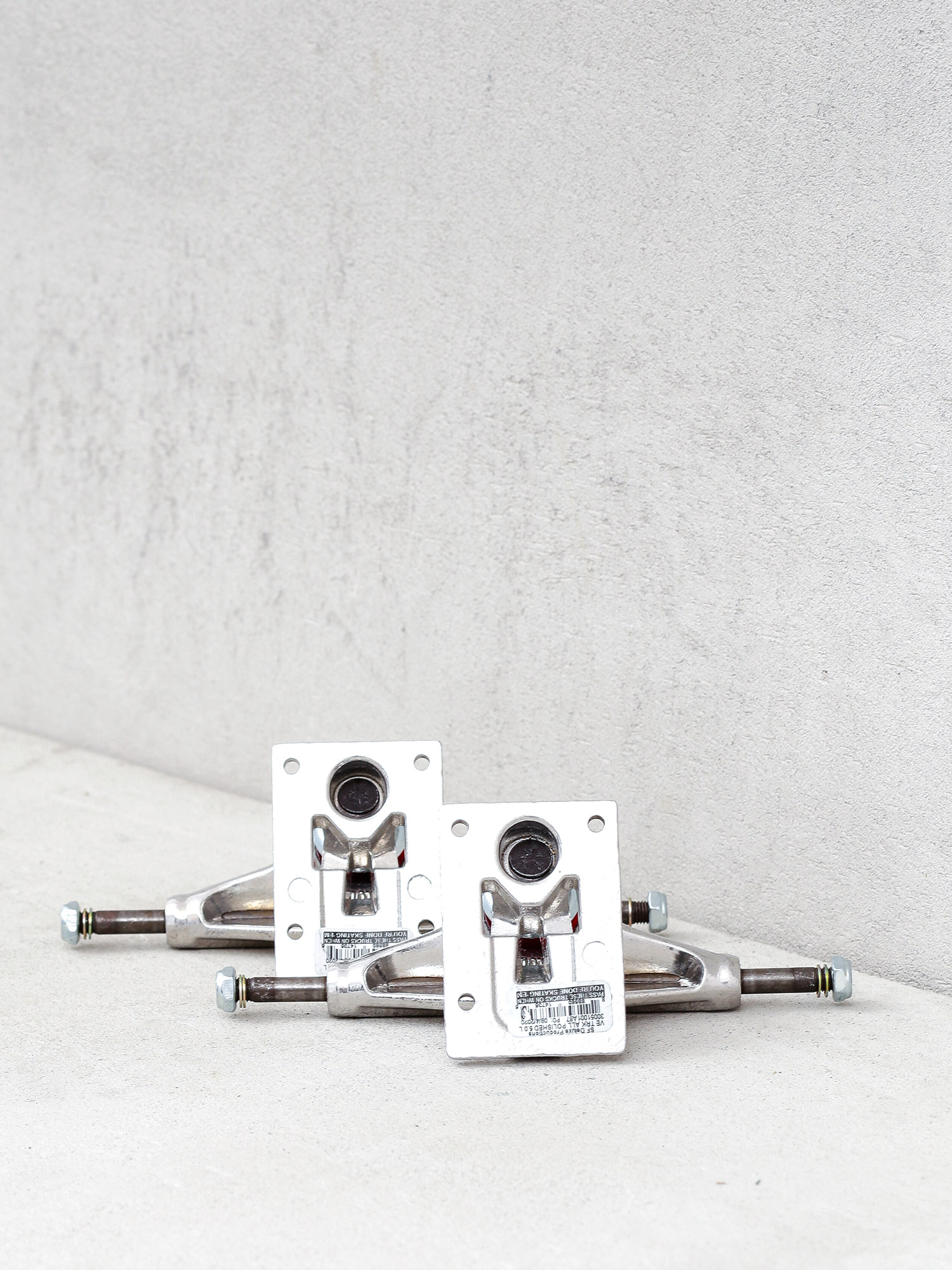 Venture All Polished Lo Trucks (silver/w red)